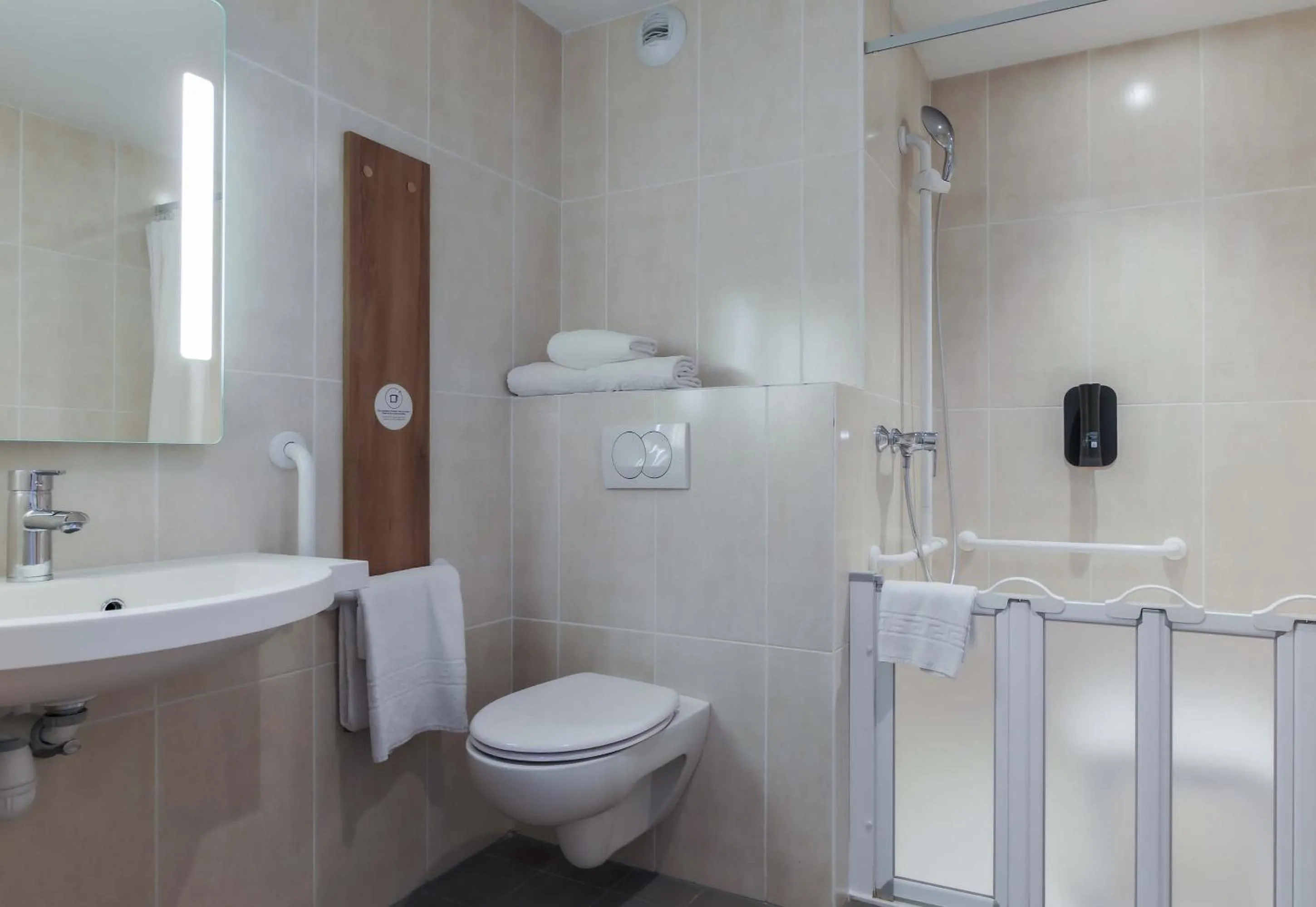 Bathroom in B&B Hôtel Thionville Centre Gare