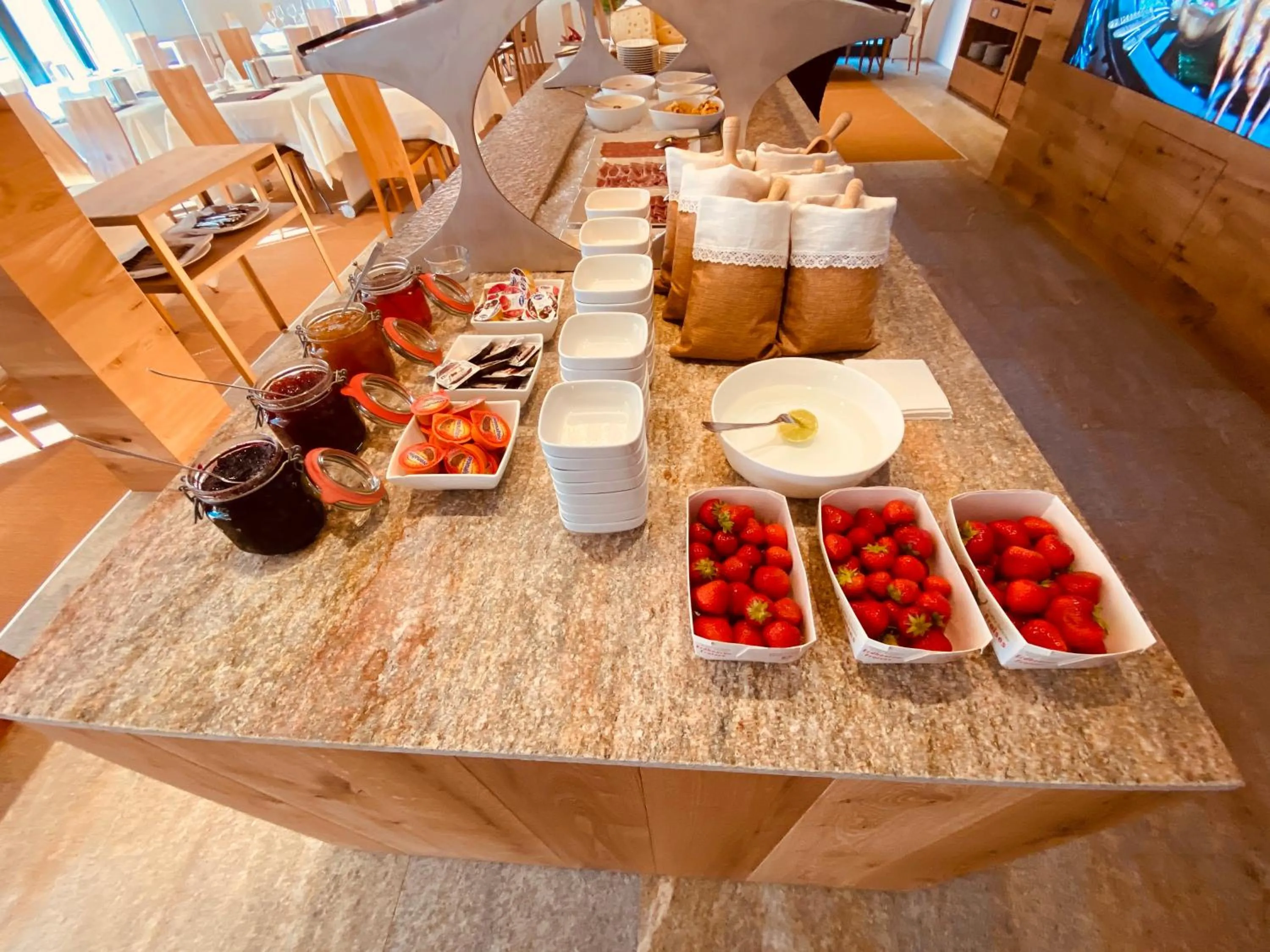 Breakfast in Arsa Lodge Silvaplana