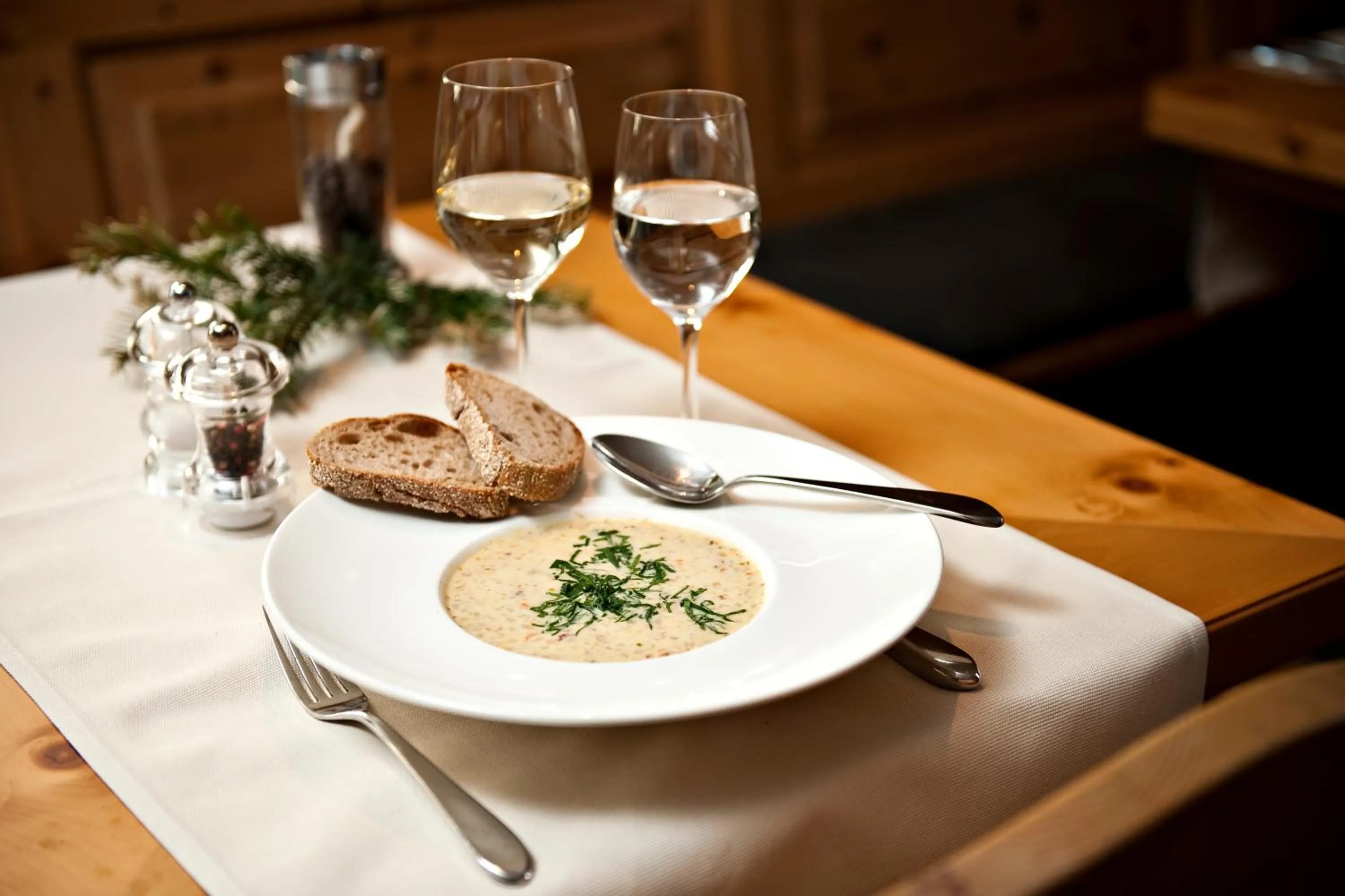 Restaurant/places to eat in Arsa Lodge Silvaplana