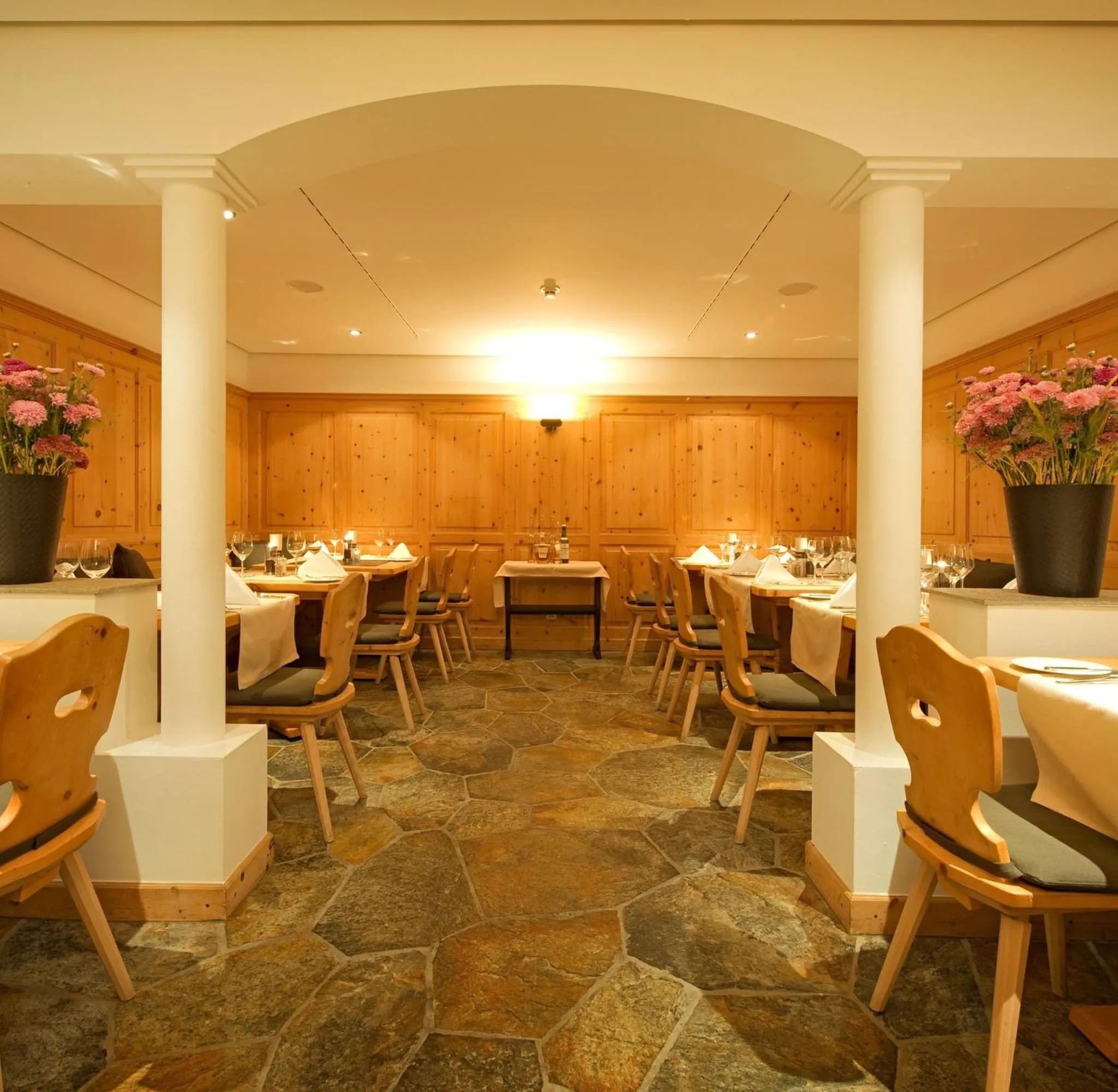 Restaurant/places to eat in Arsa Lodge Silvaplana