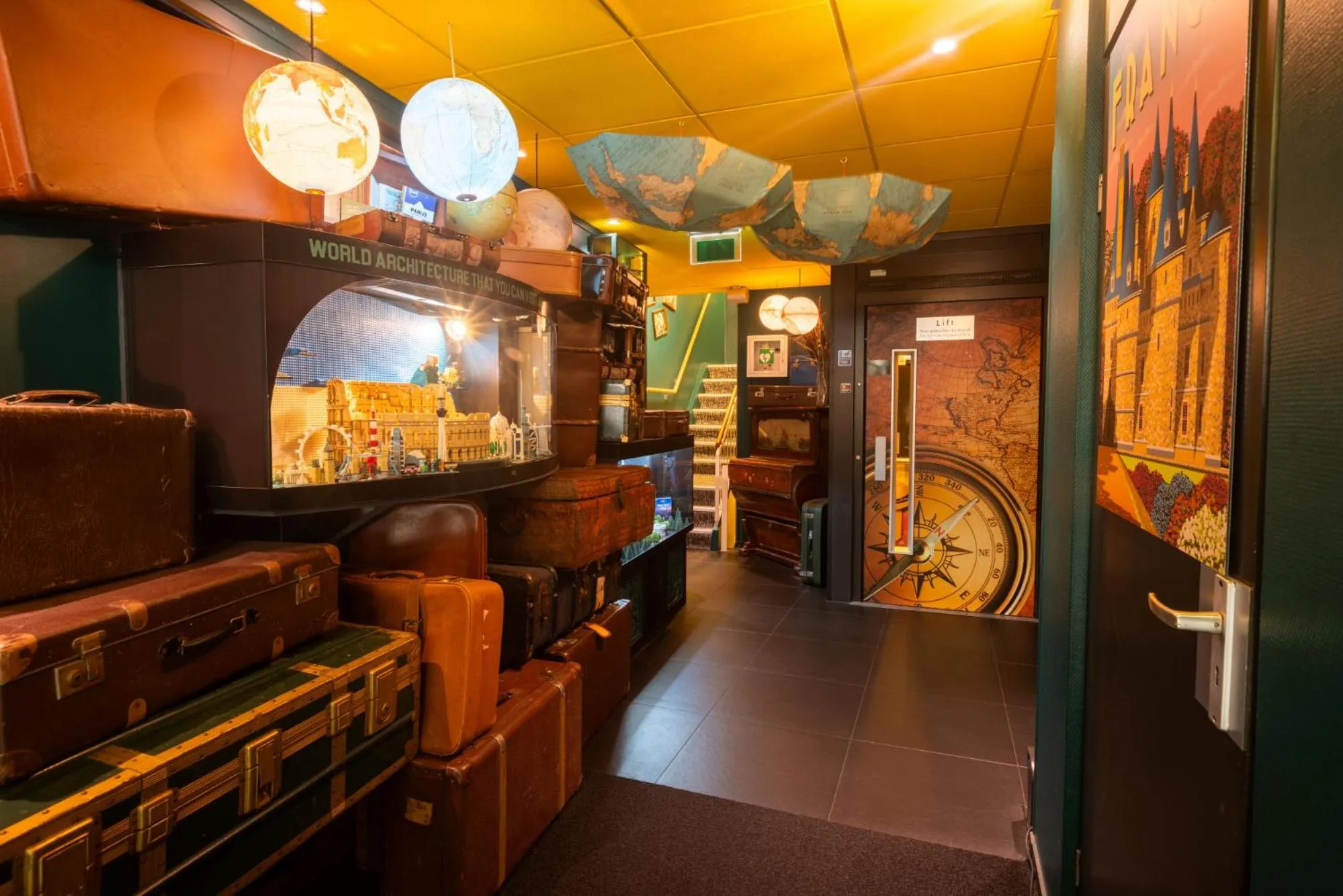 Facade/entrance in Hotel The Happy Traveler