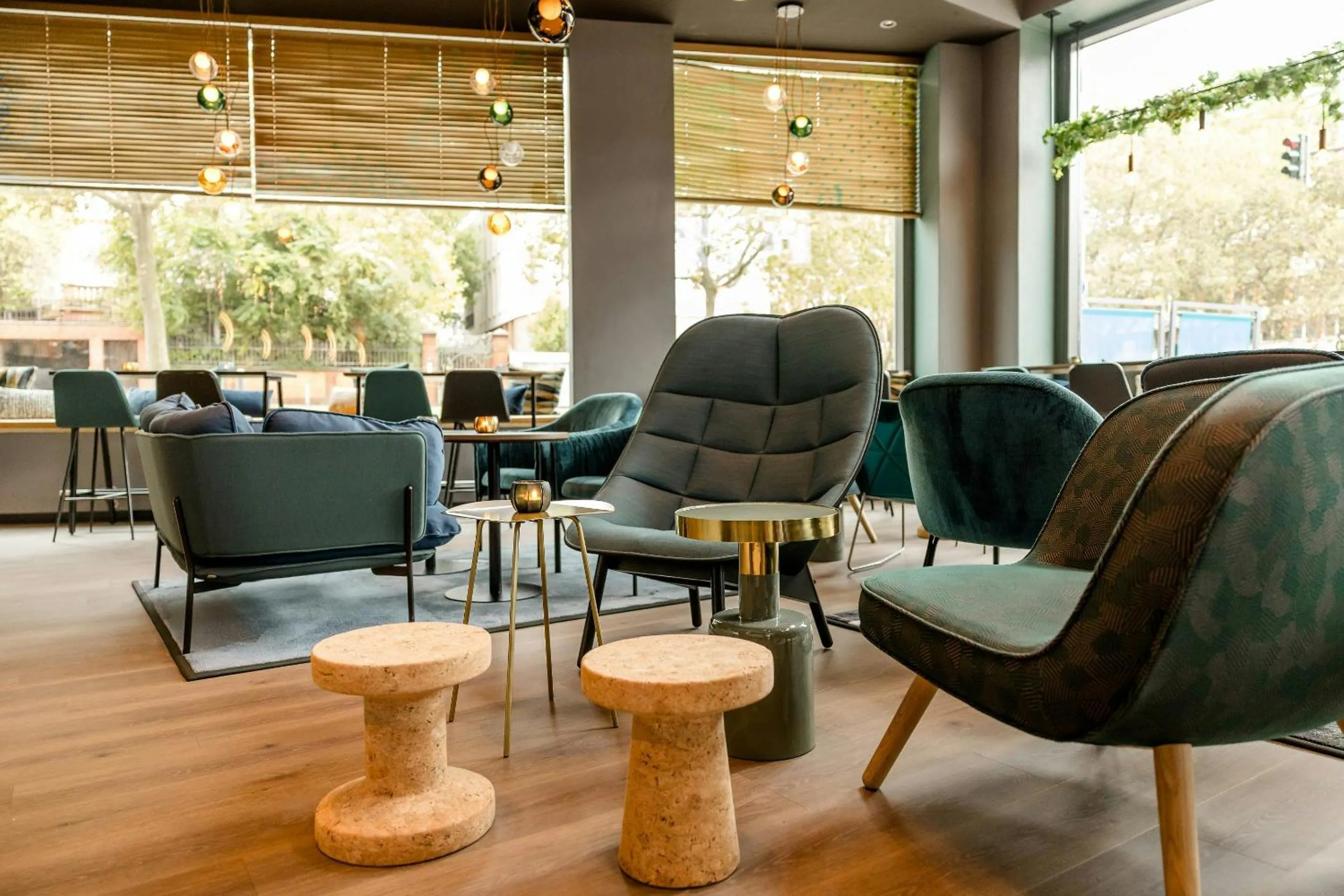 Lounge or bar in Motel One Wiesbaden