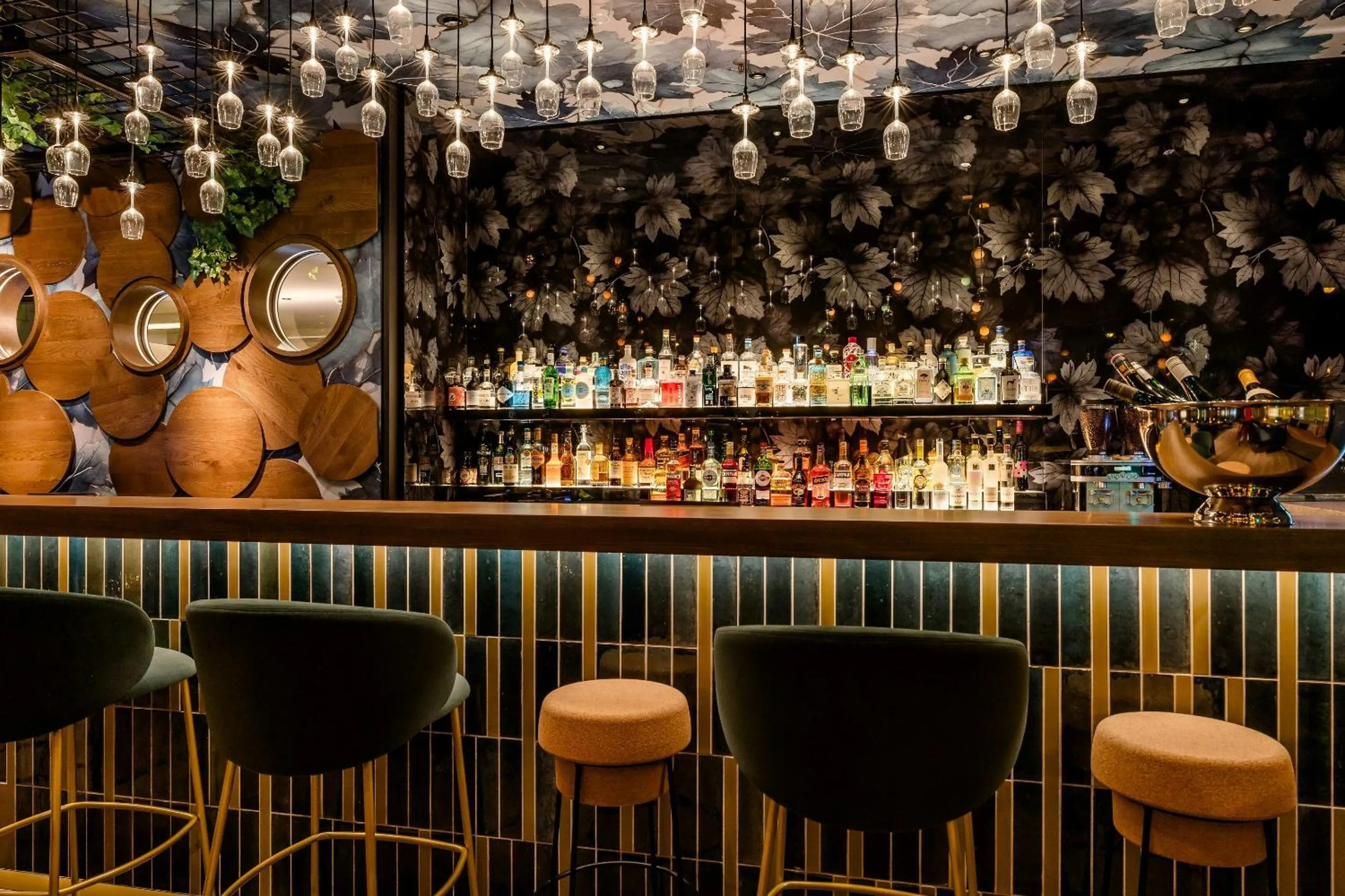 Lounge or bar in Motel One Wiesbaden