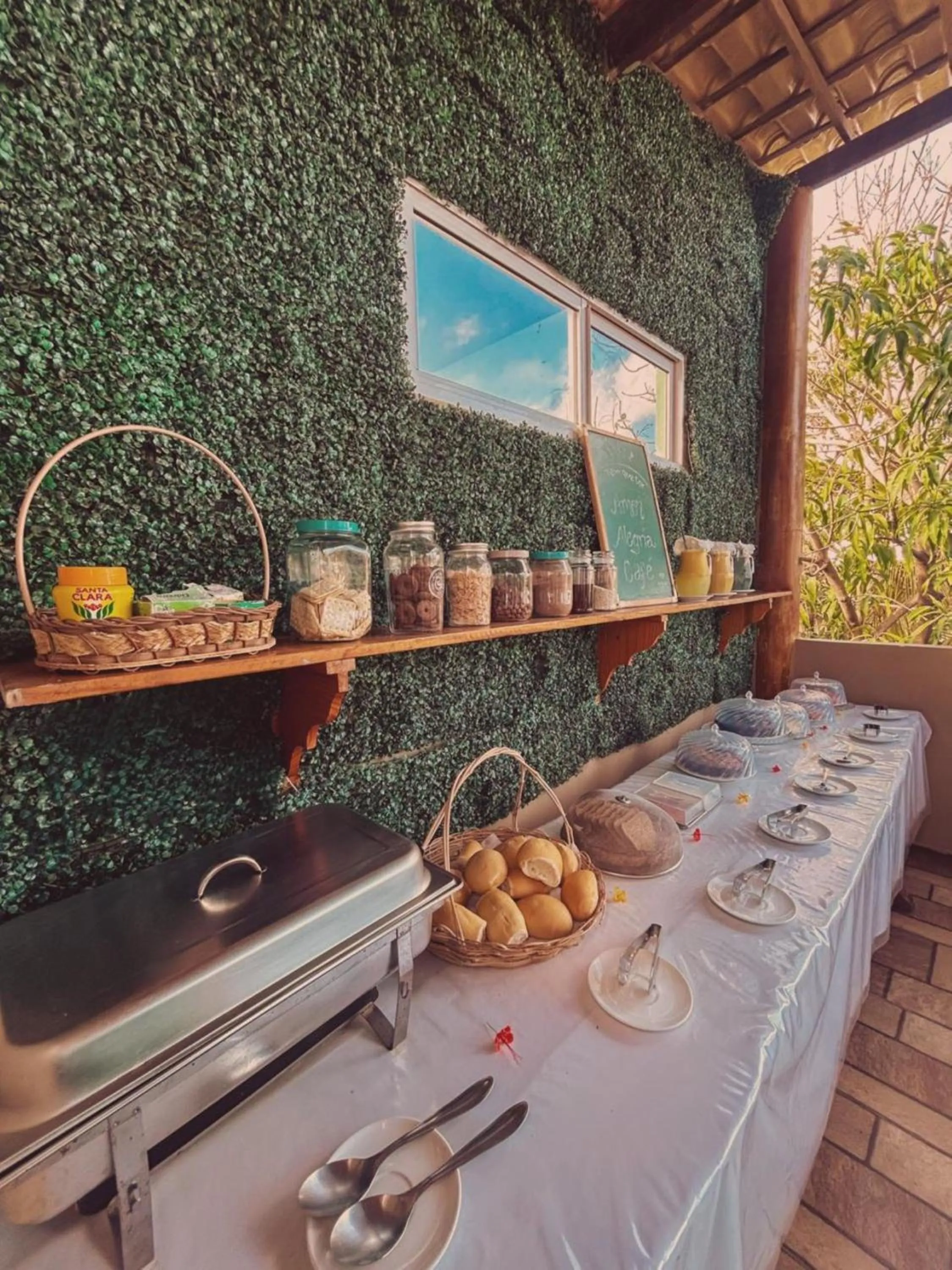 Buffet breakfast in Uru Pousada