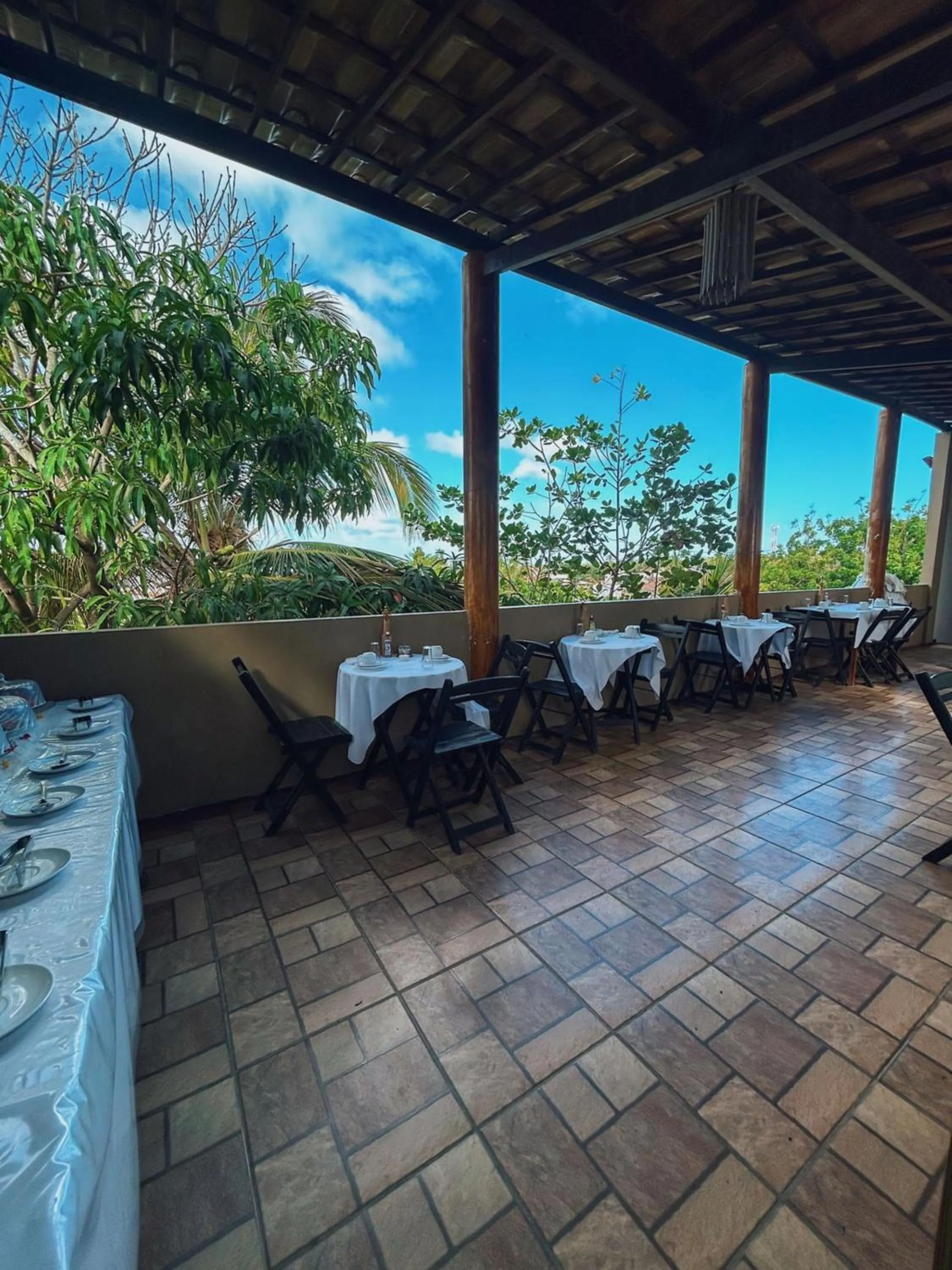 Buffet breakfast in Uru Pousada