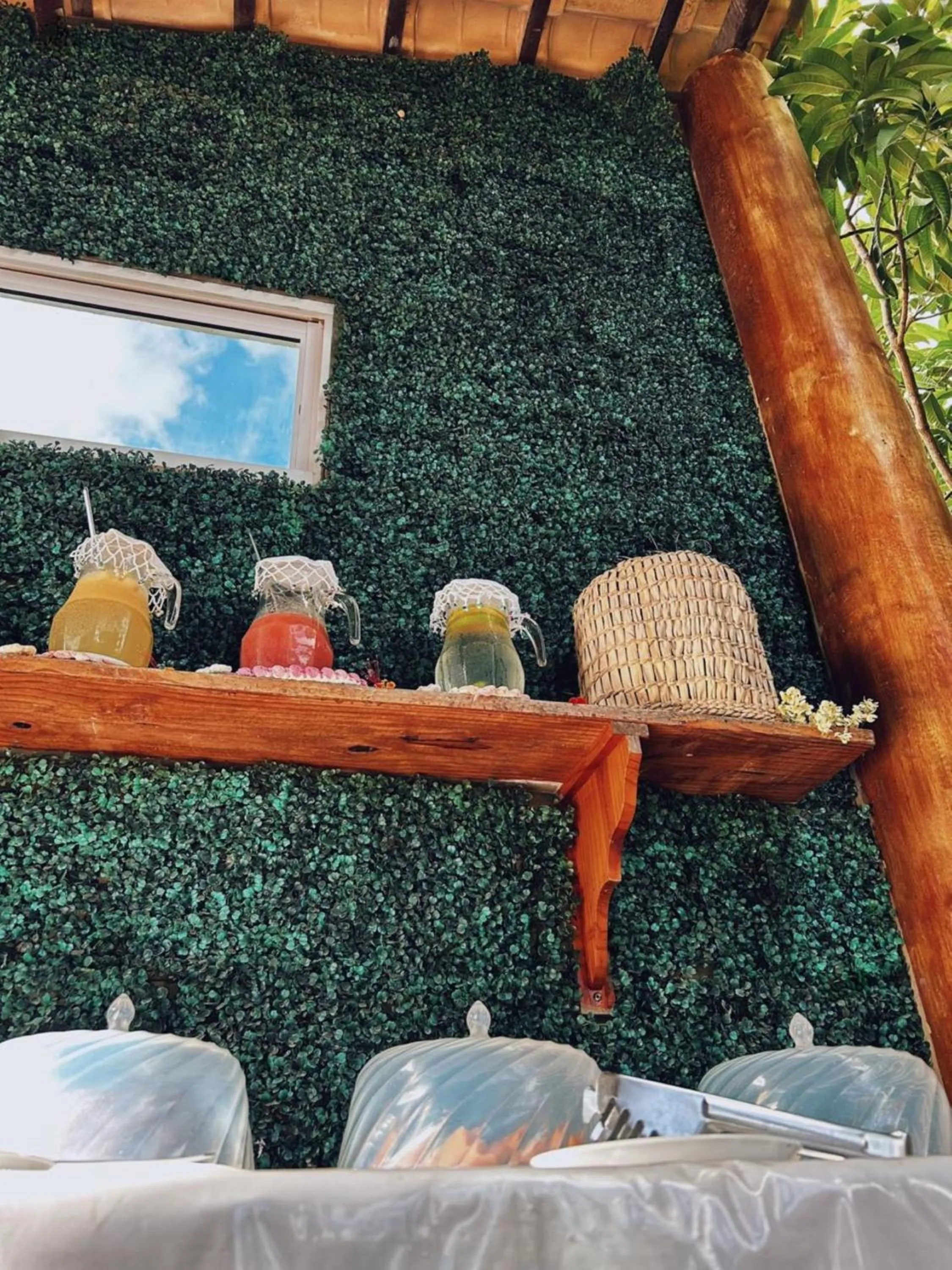 Buffet breakfast in Uru Pousada