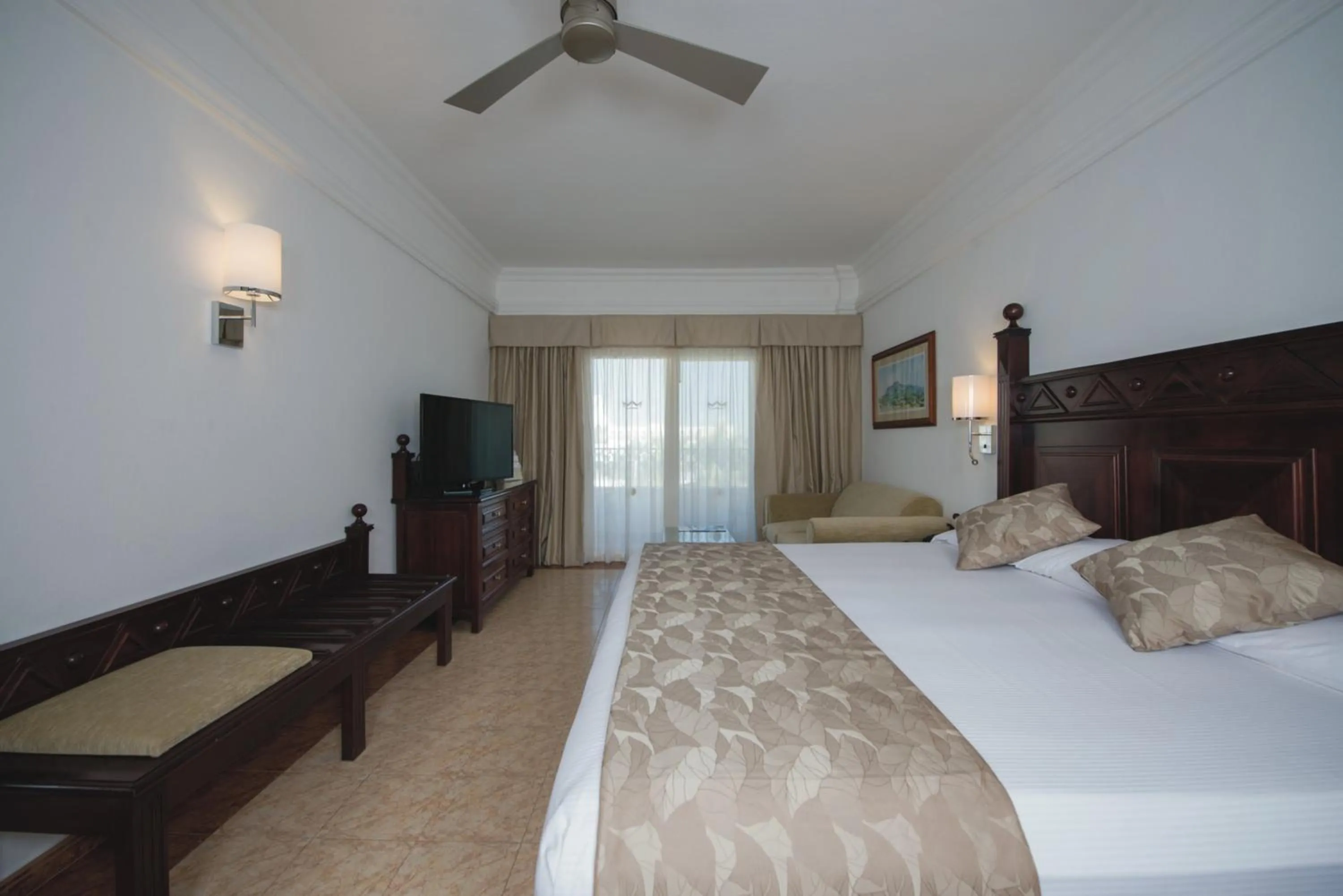 Photo of the whole room, Bed in Riu Palace Cabo San Lucas - All Inclusive