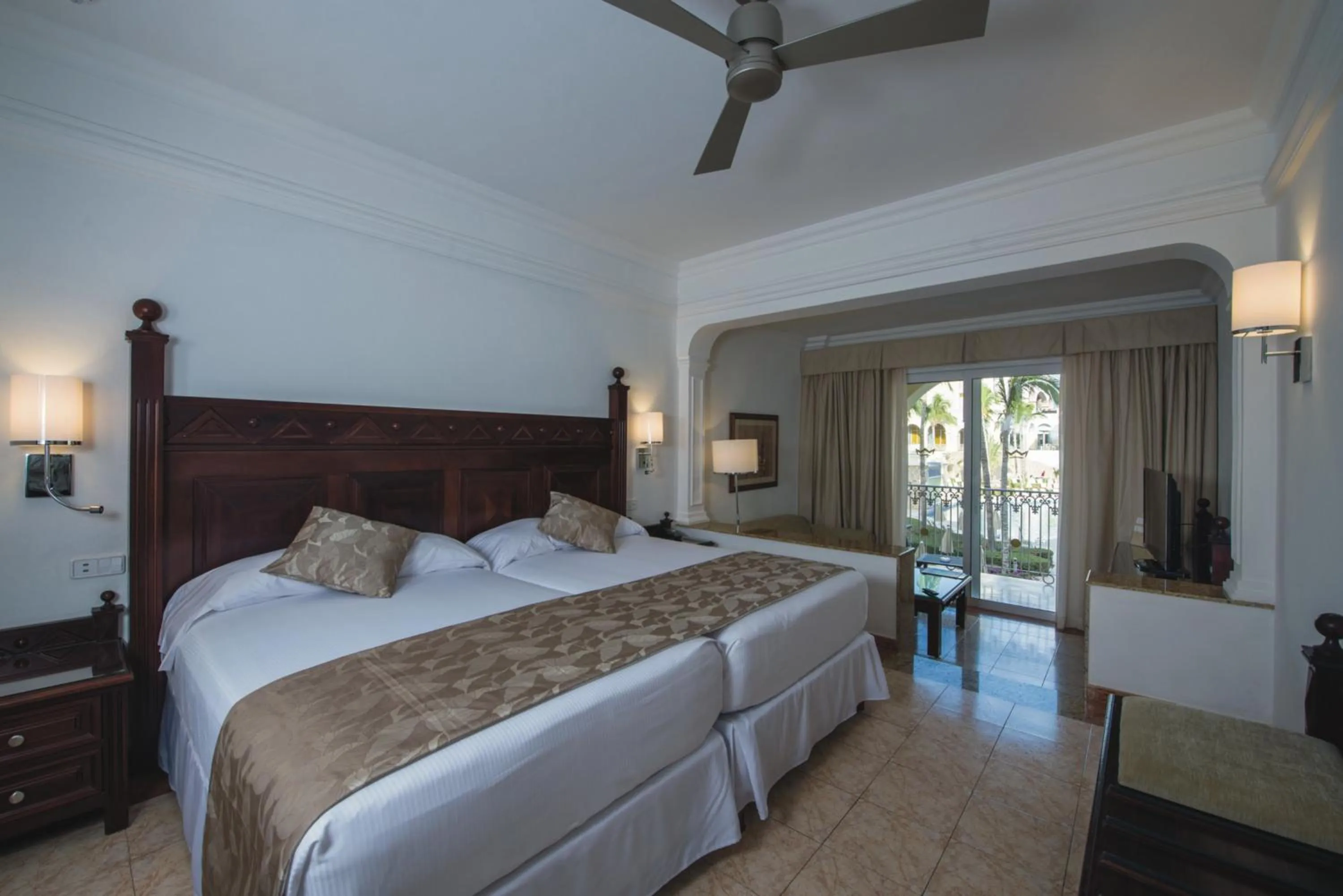 Photo of the whole room, Bed in Riu Palace Cabo San Lucas - All Inclusive