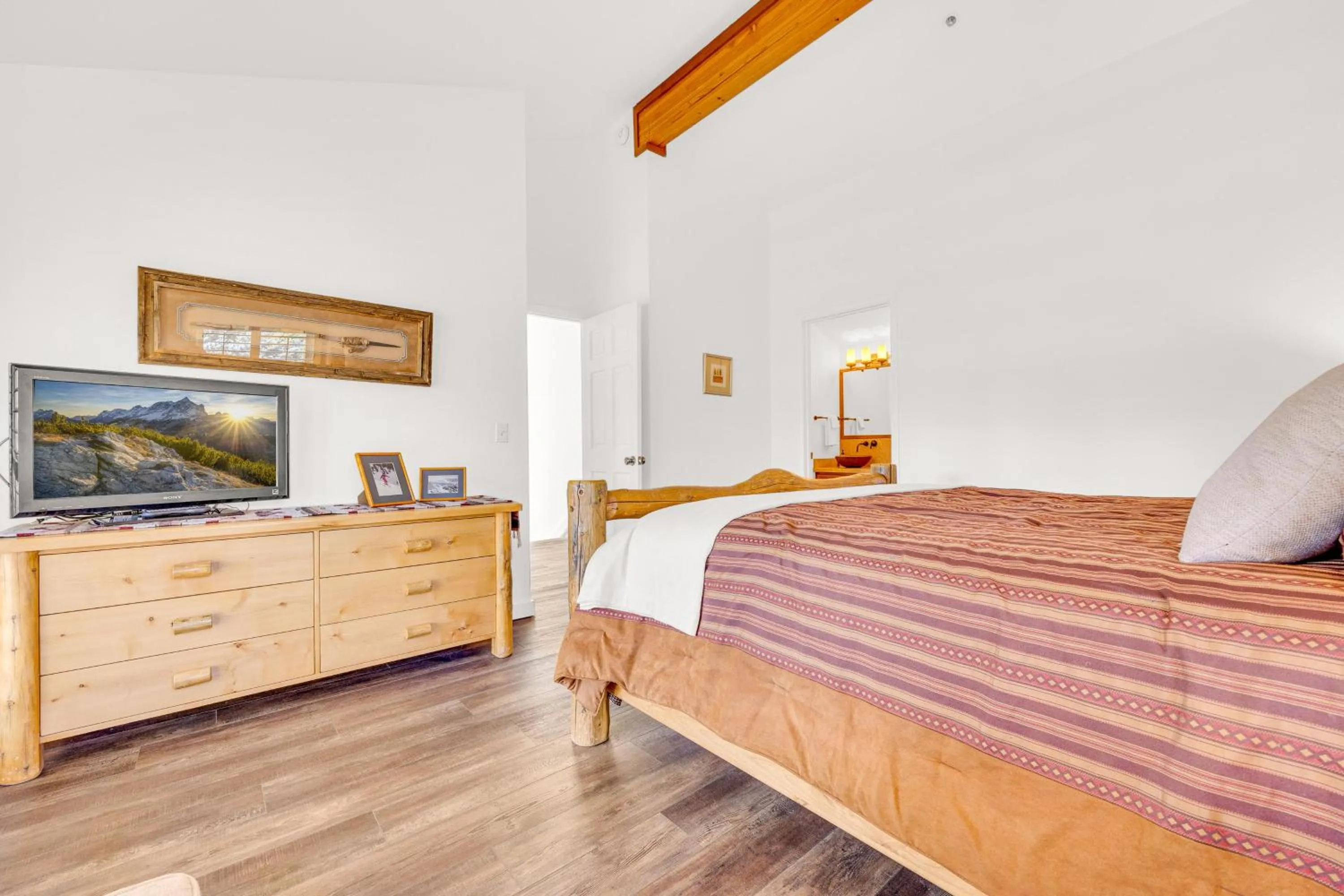 Bed in Fairway Village 2570