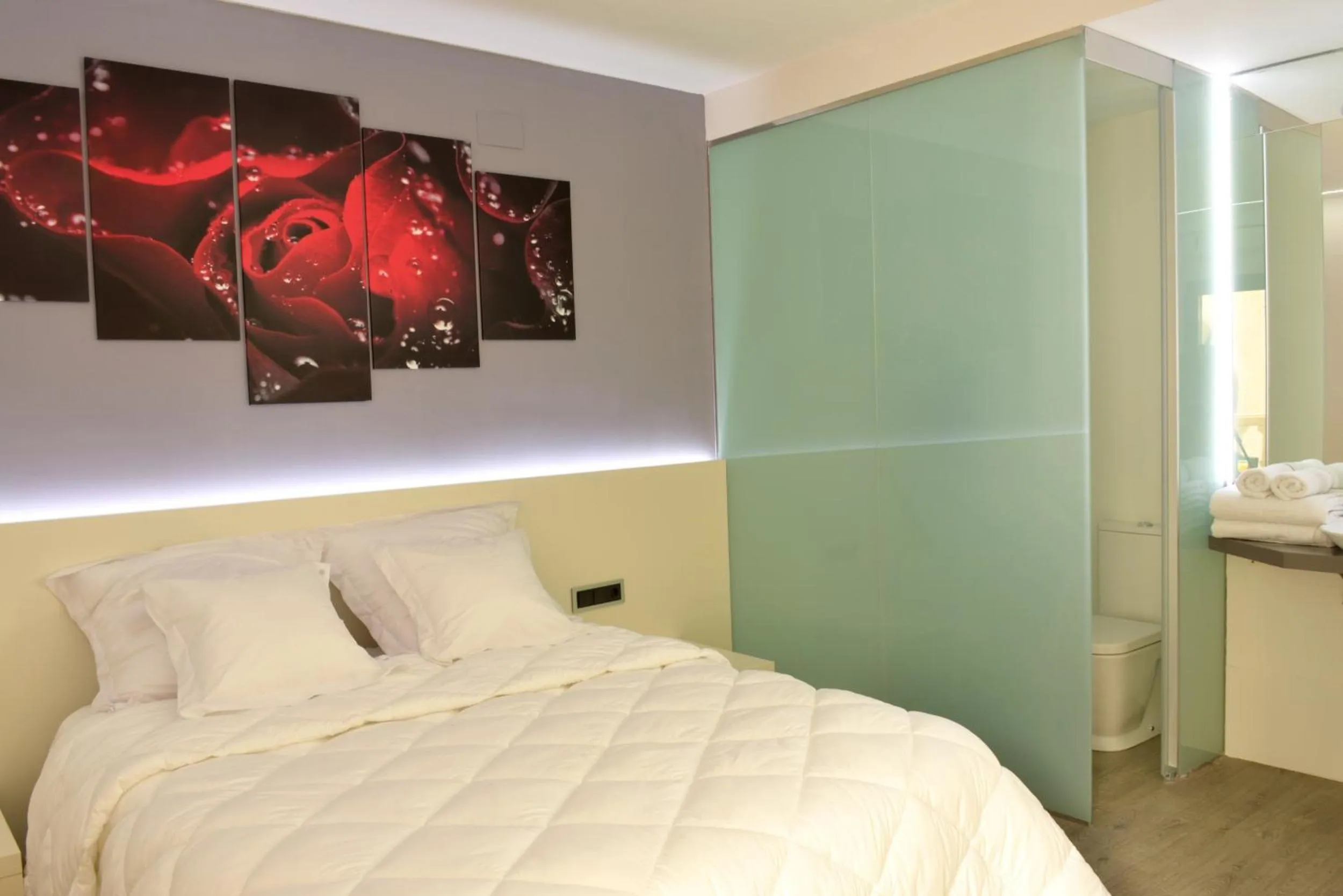 Bedroom, Bed in Alcalá del Jucar Hotel Pelayo