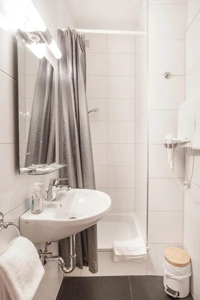 Shower in Hotel Union by TM