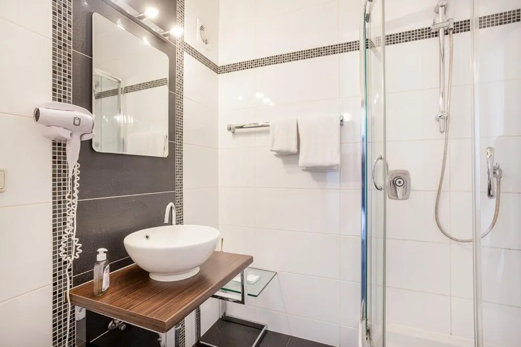 Shower in Hotel Union by TM