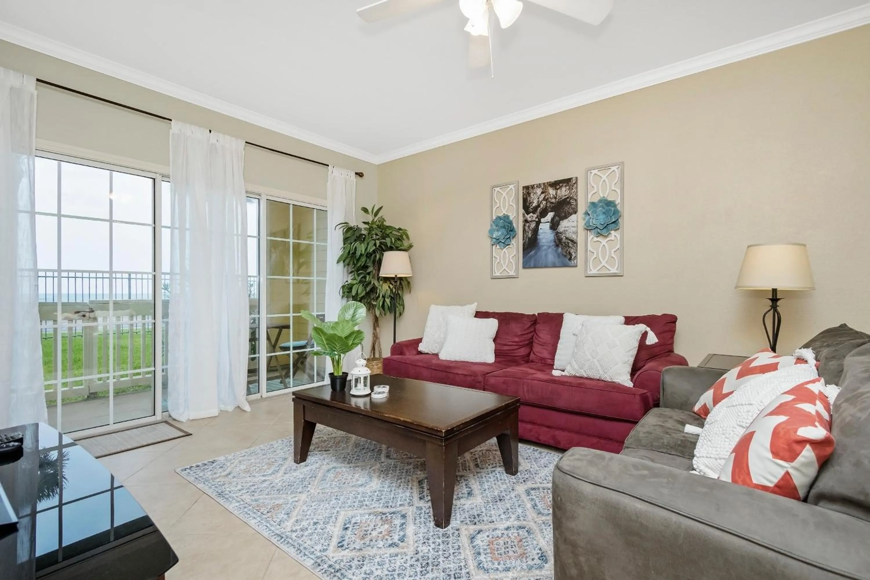 Living room in The Dawn Oceanfront Condo on Seawall Blvd