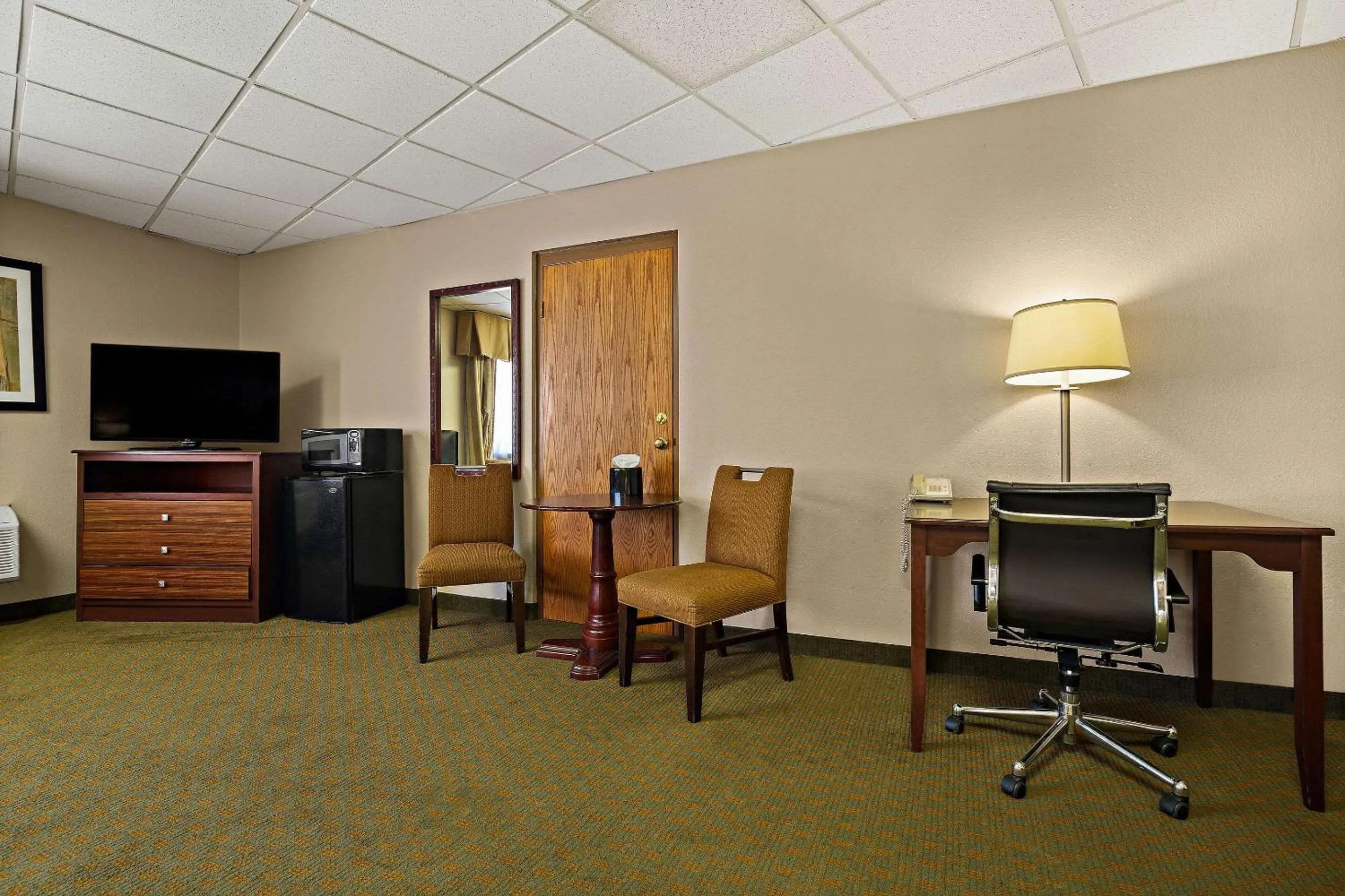 Bedroom in Rodeway Inn McPherson East