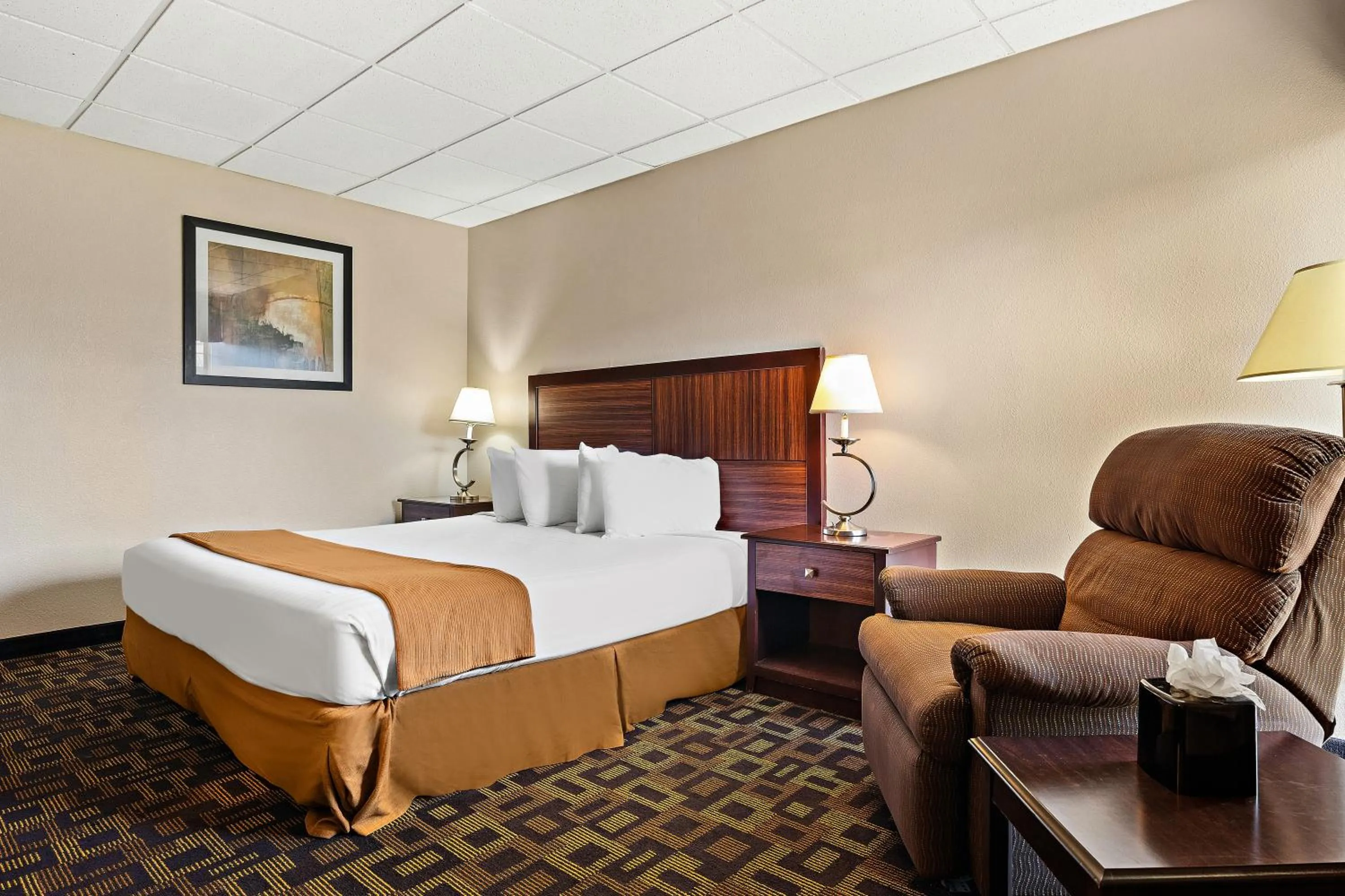 Bed in Rodeway Inn McPherson East