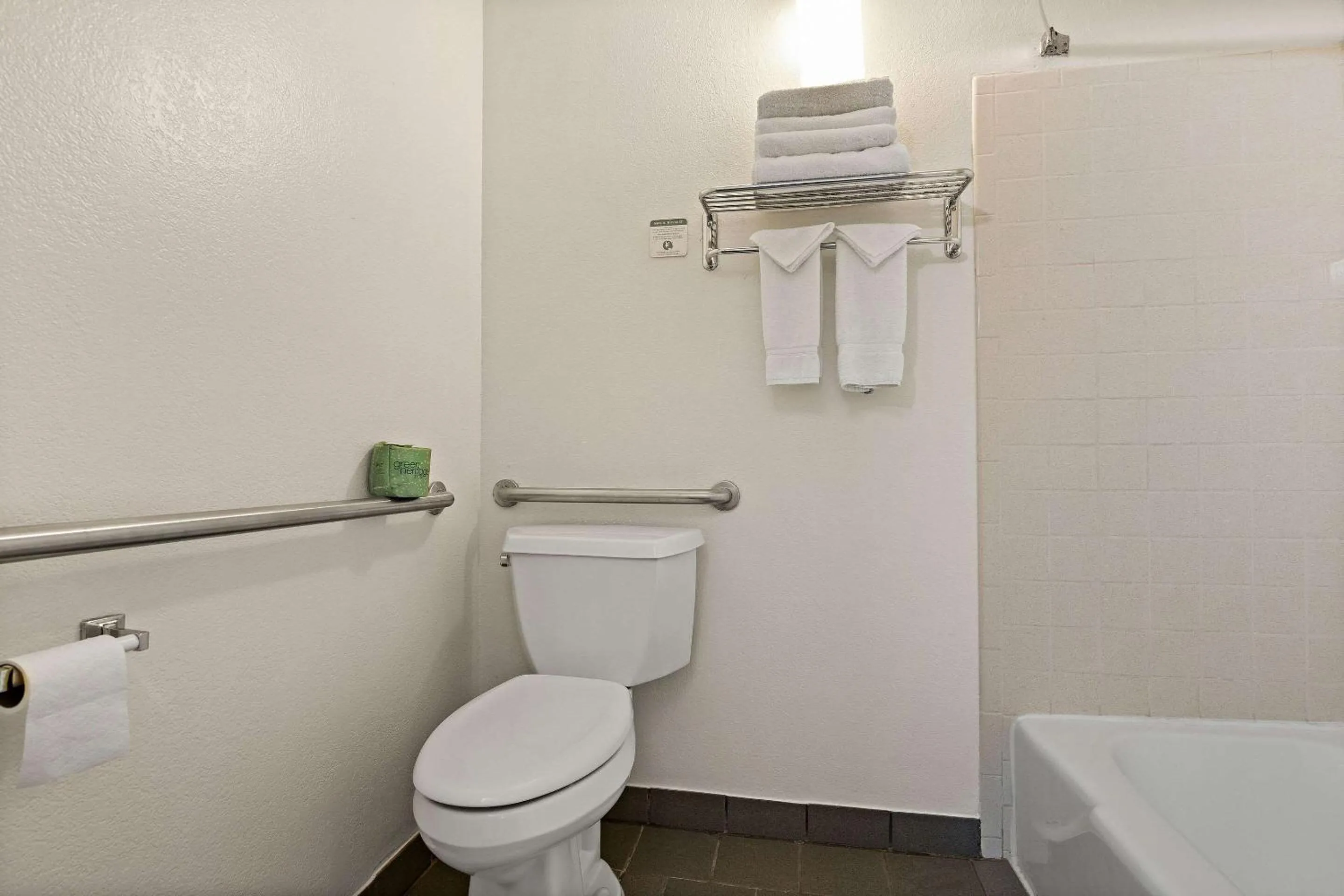 Bedroom in Rodeway Inn McPherson East