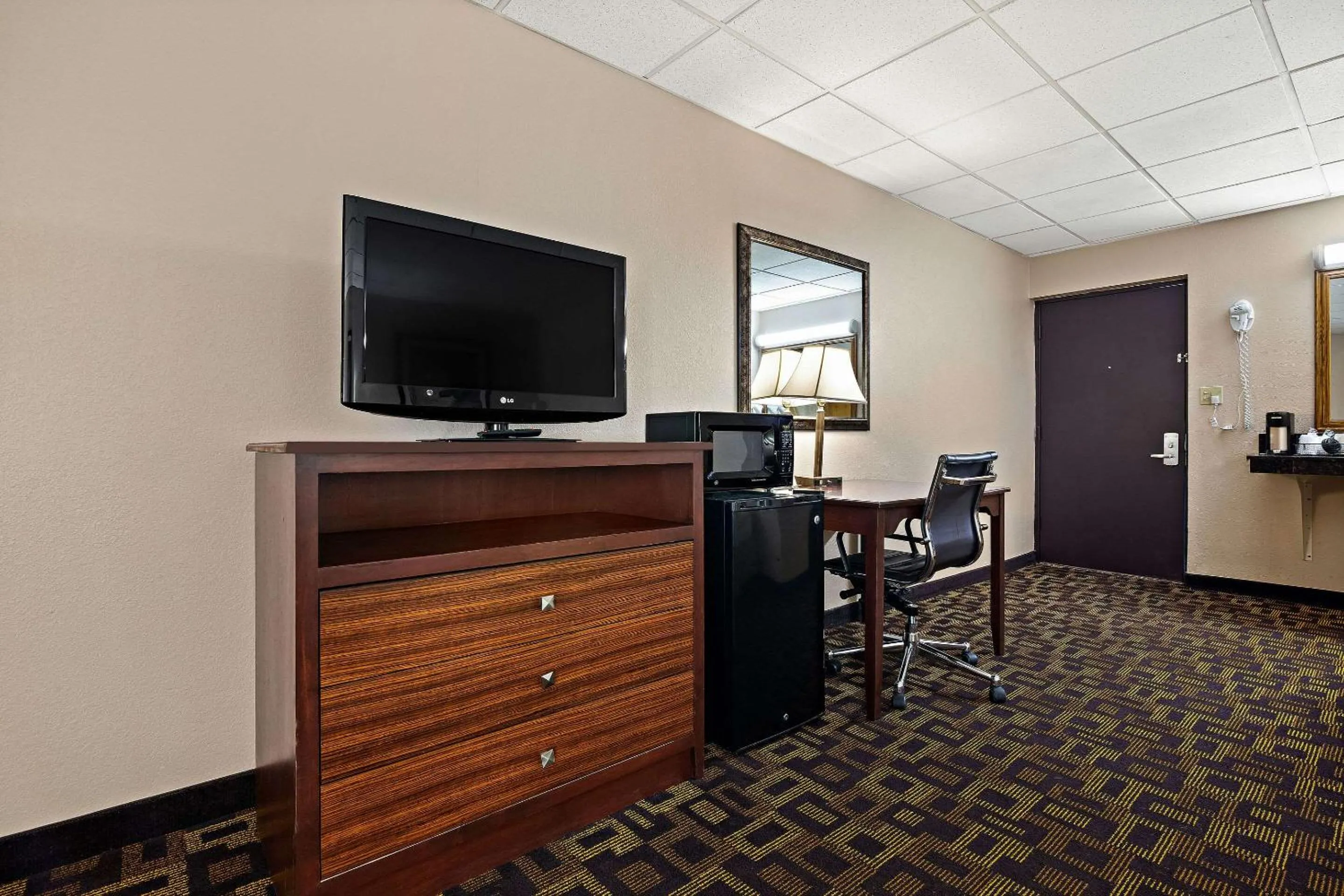 Bedroom in Rodeway Inn McPherson East
