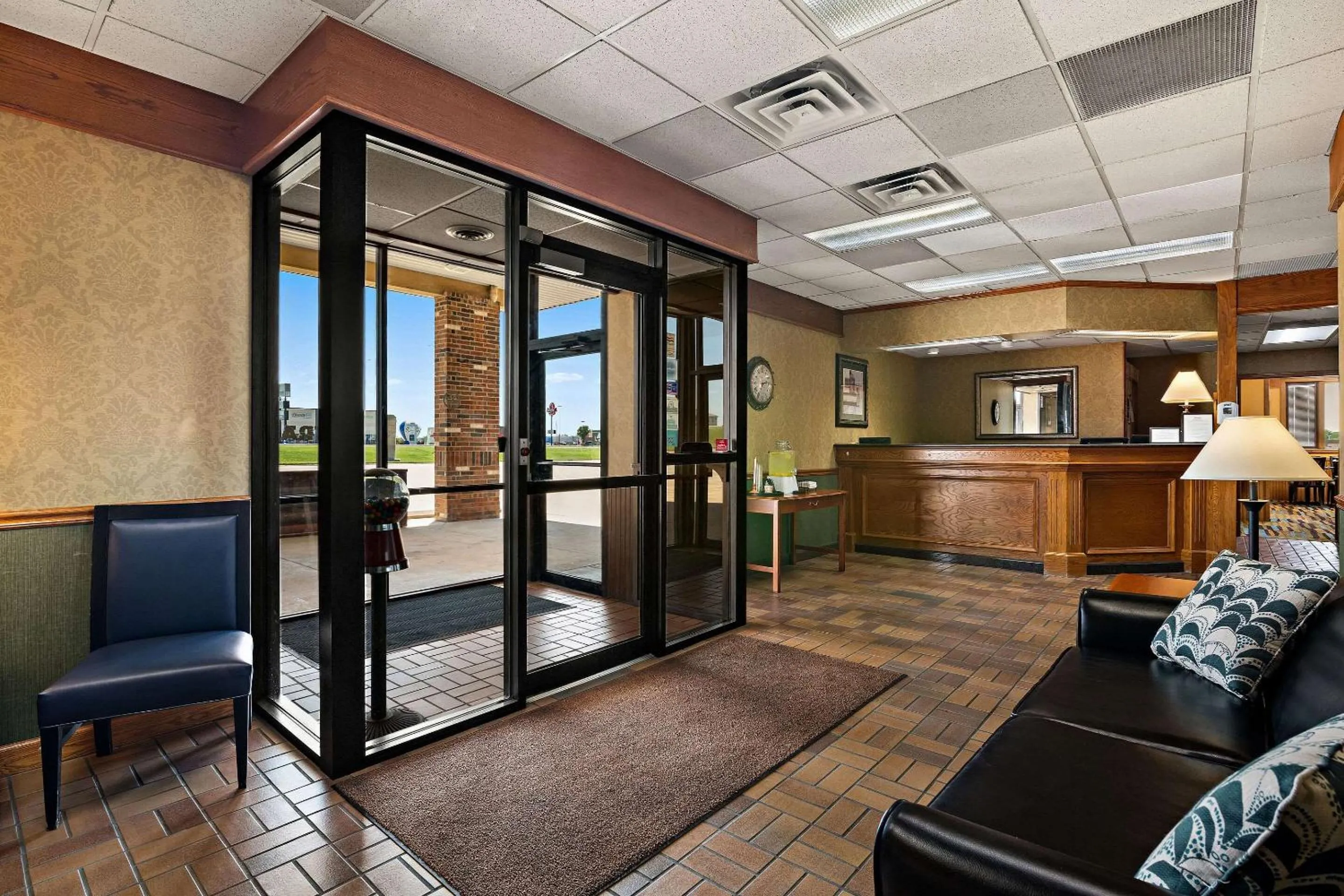 Lobby or reception in Rodeway Inn McPherson East