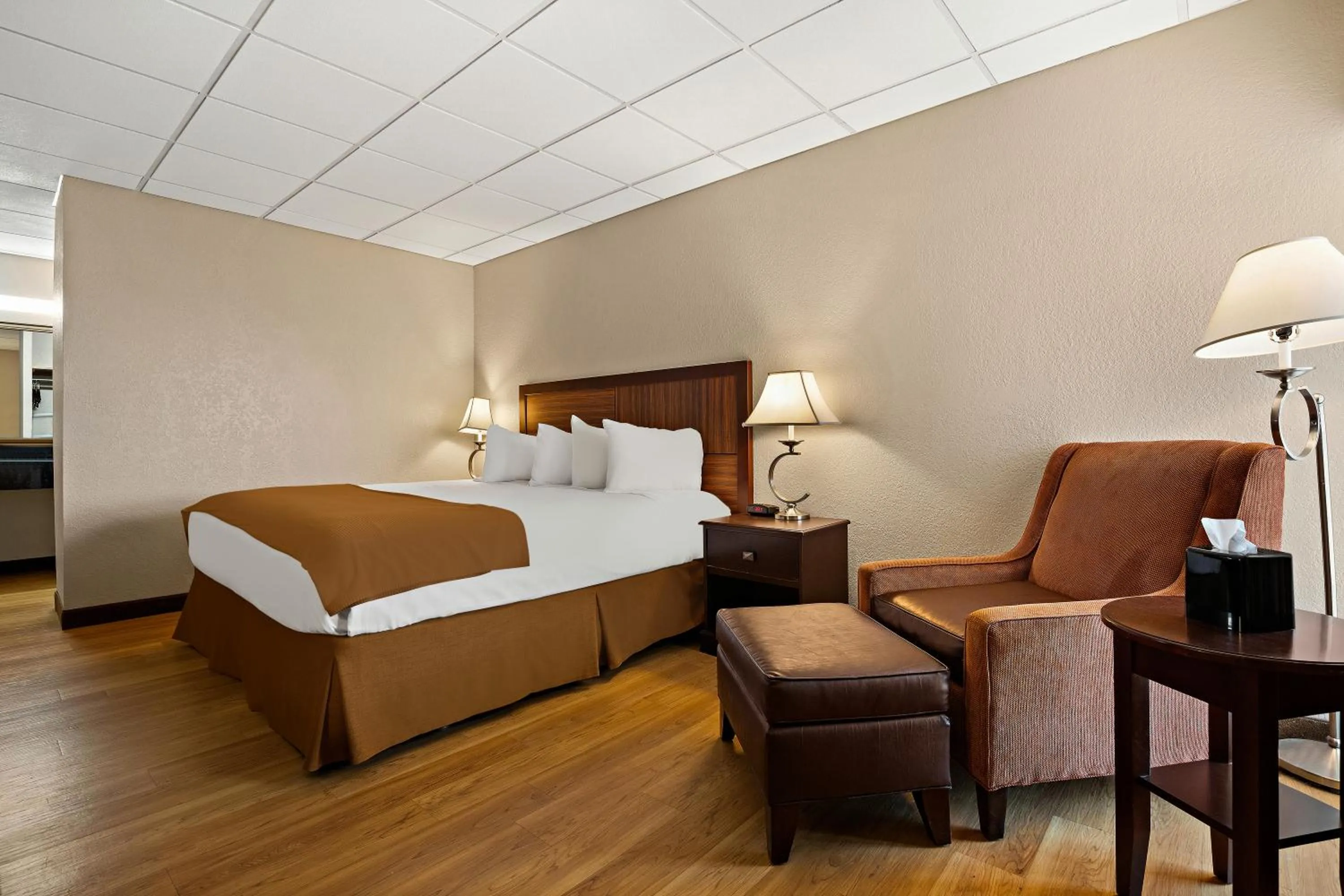 Bed in Rodeway Inn McPherson East