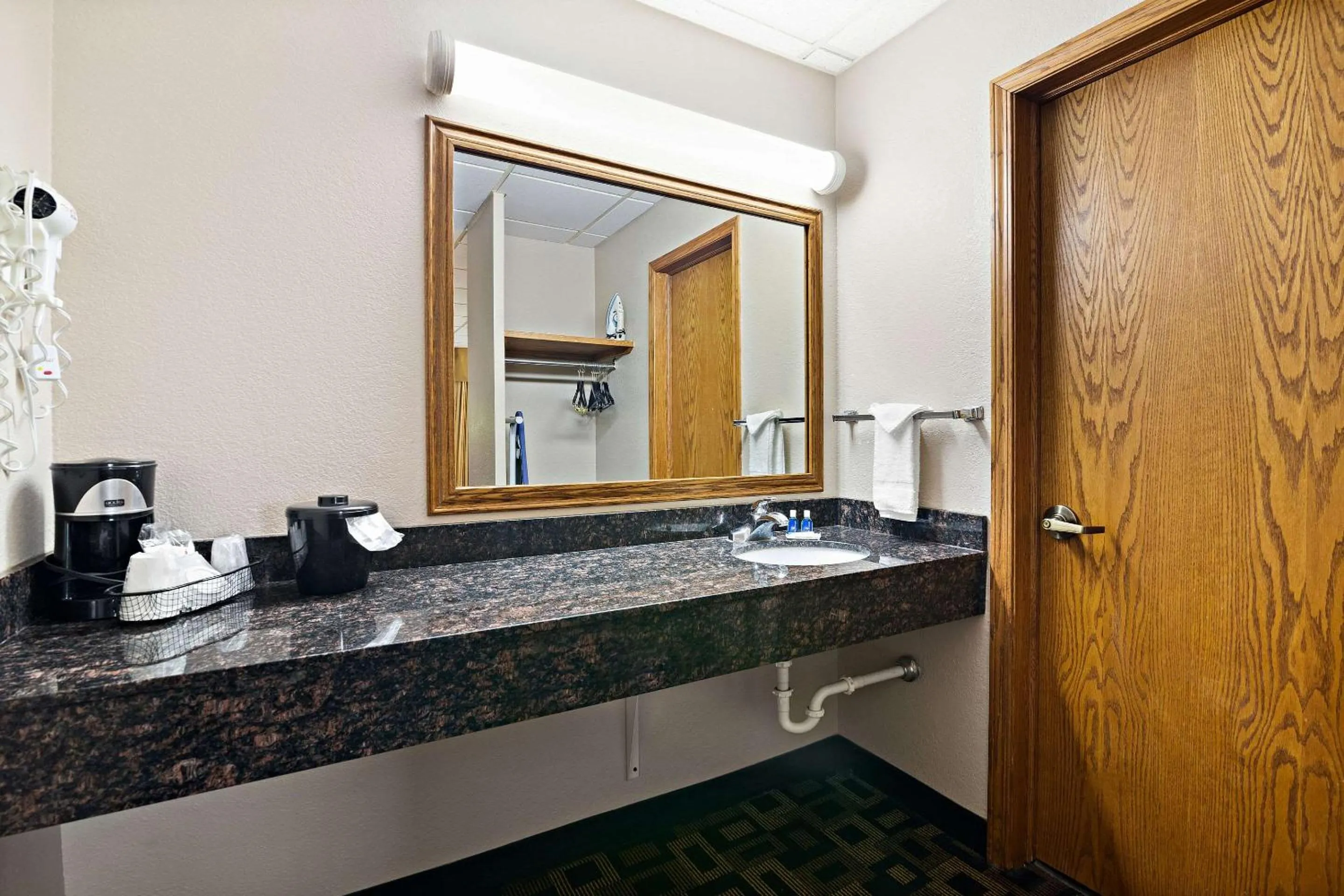 Bedroom in Rodeway Inn McPherson East
