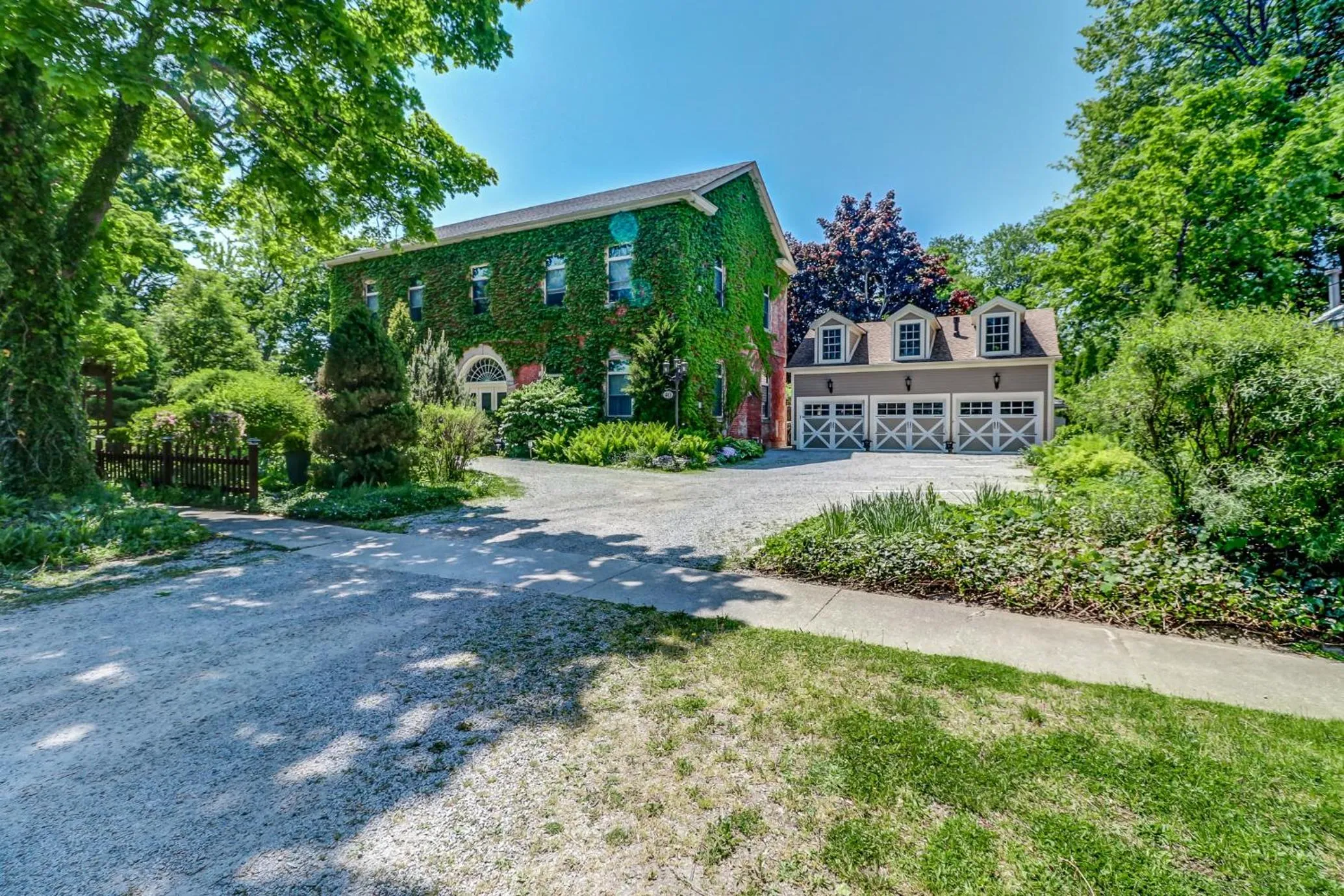 Property building in School House Bed and Breakfast C.1859