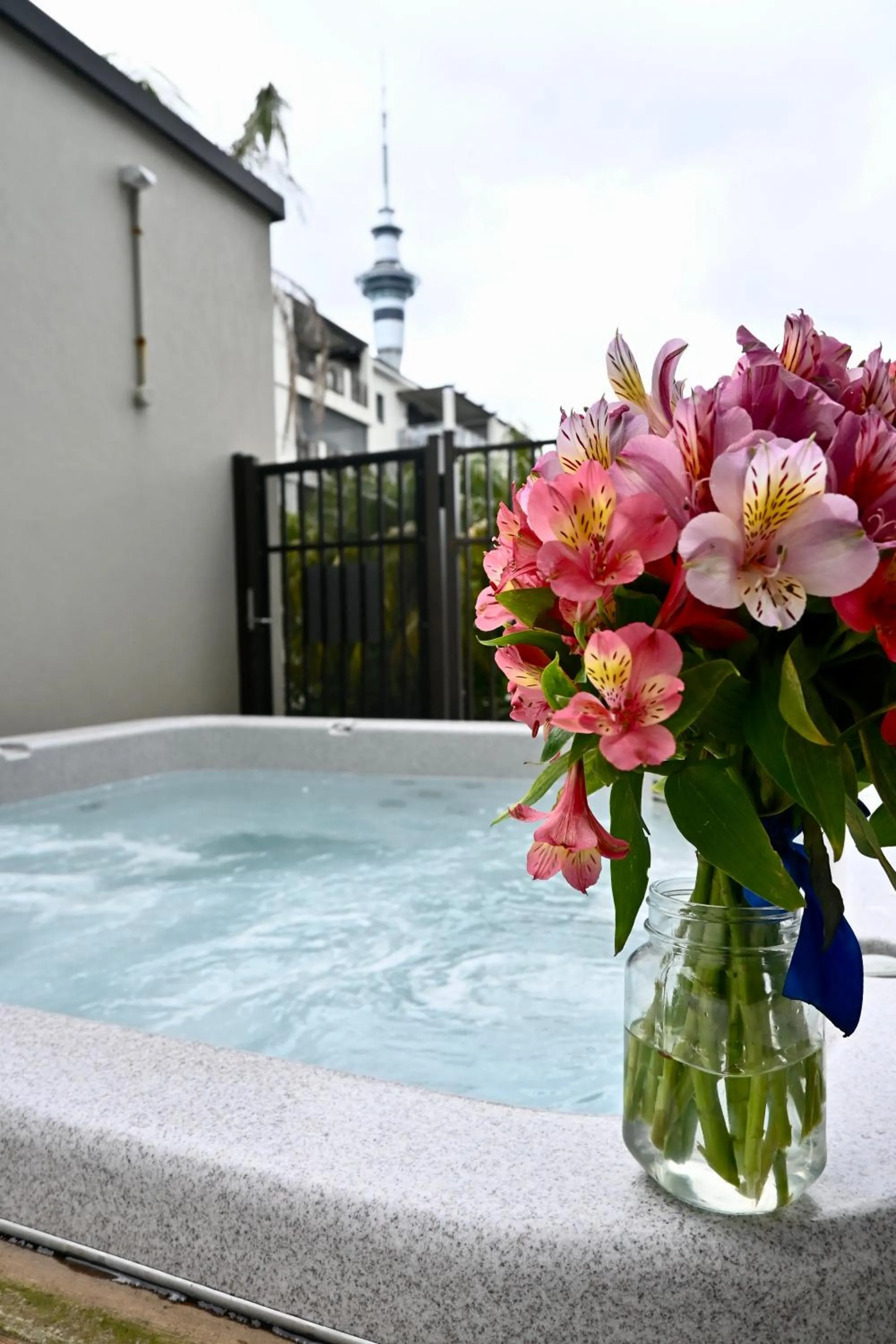Hot Tub in Ohtel Auckland