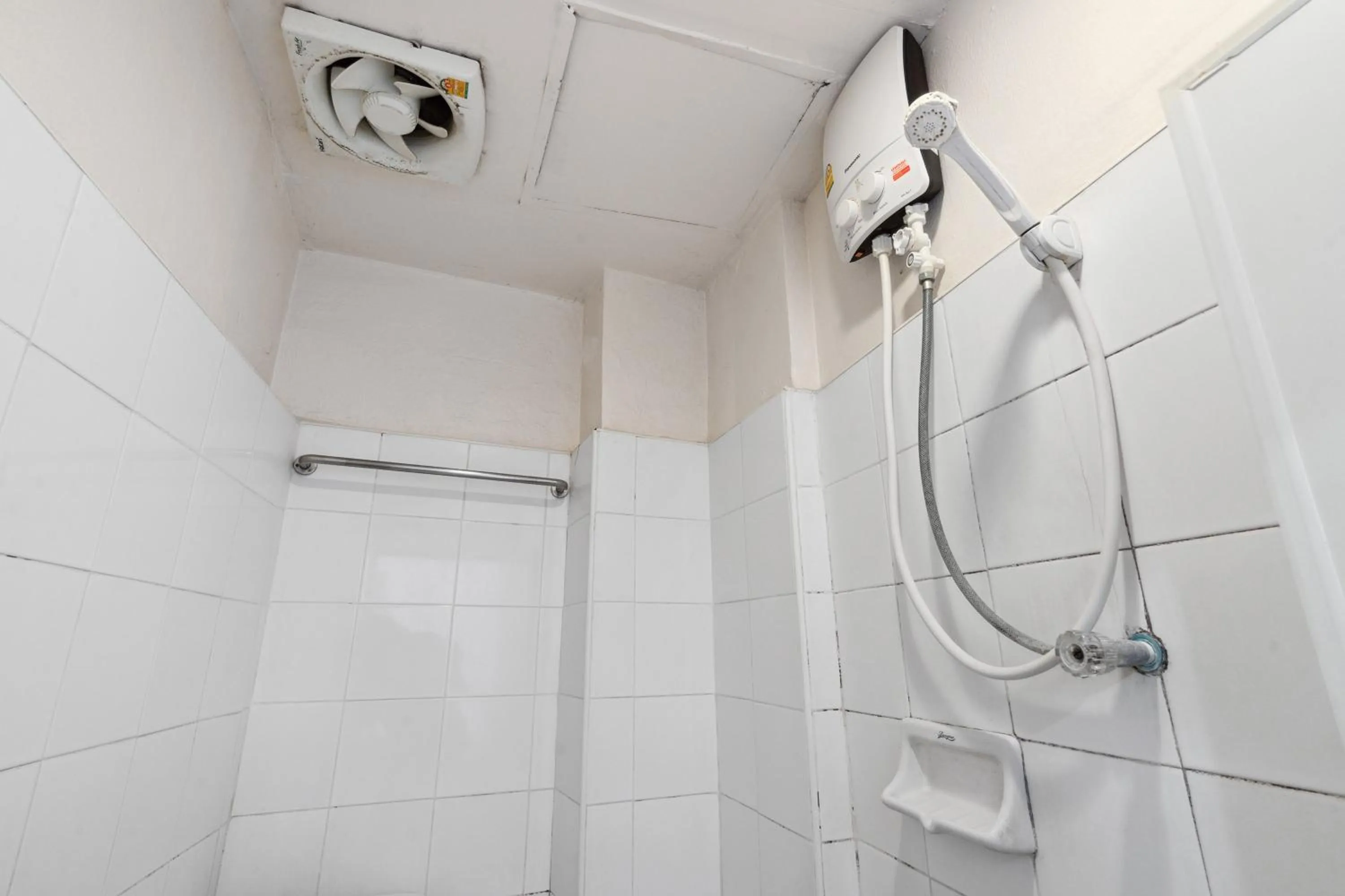 Shower in Phu Inn Hotel