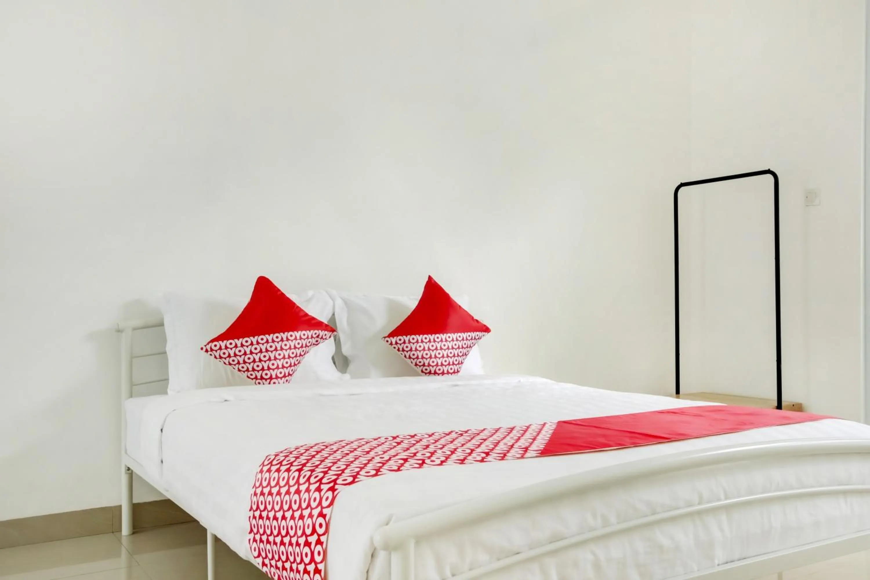 Bedroom in Hotel O Panakkukang Near Mall Panakkukang Formerly Golden White House