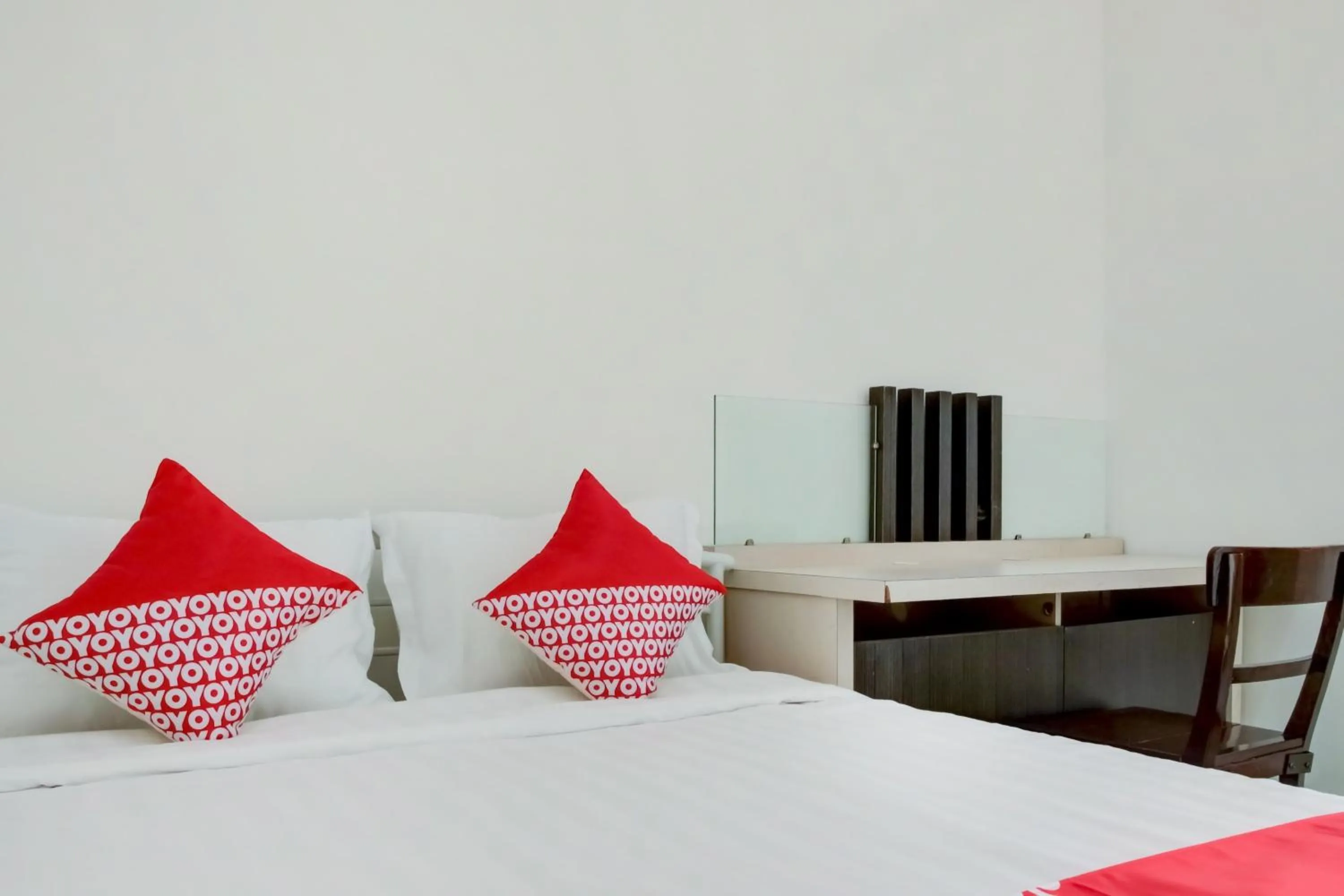 Bedroom in Hotel O Panakkukang Near Mall Panakkukang Formerly Golden White House