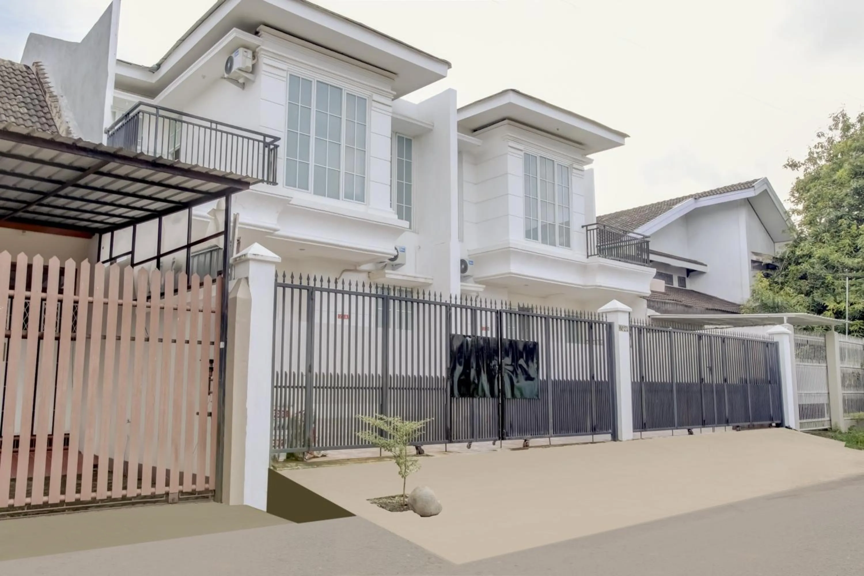 Property building in Hotel O Panakkukang Near Mall Panakkukang Formerly Golden White House