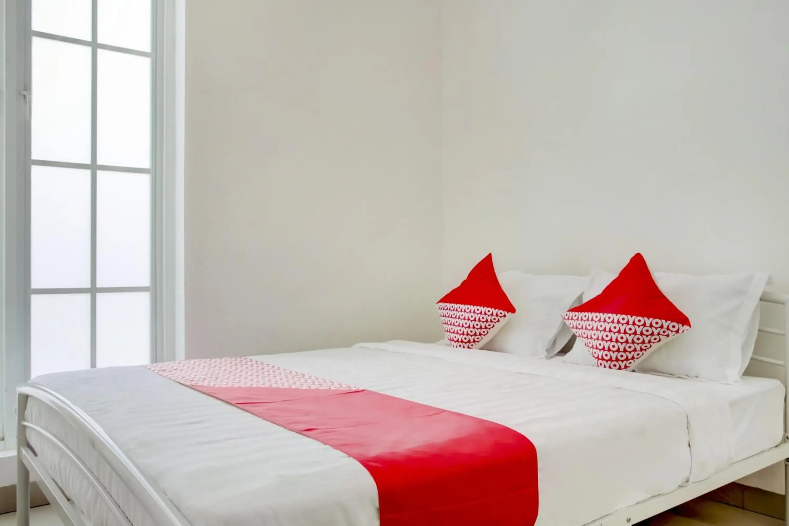 Standard Double Room in Hotel O Panakkukang Near Mall Panakkukang Formerly Golden White House Standard Double Room in Hotel O Panakkukang Near Mall Panakkukang Formerly Golden White House