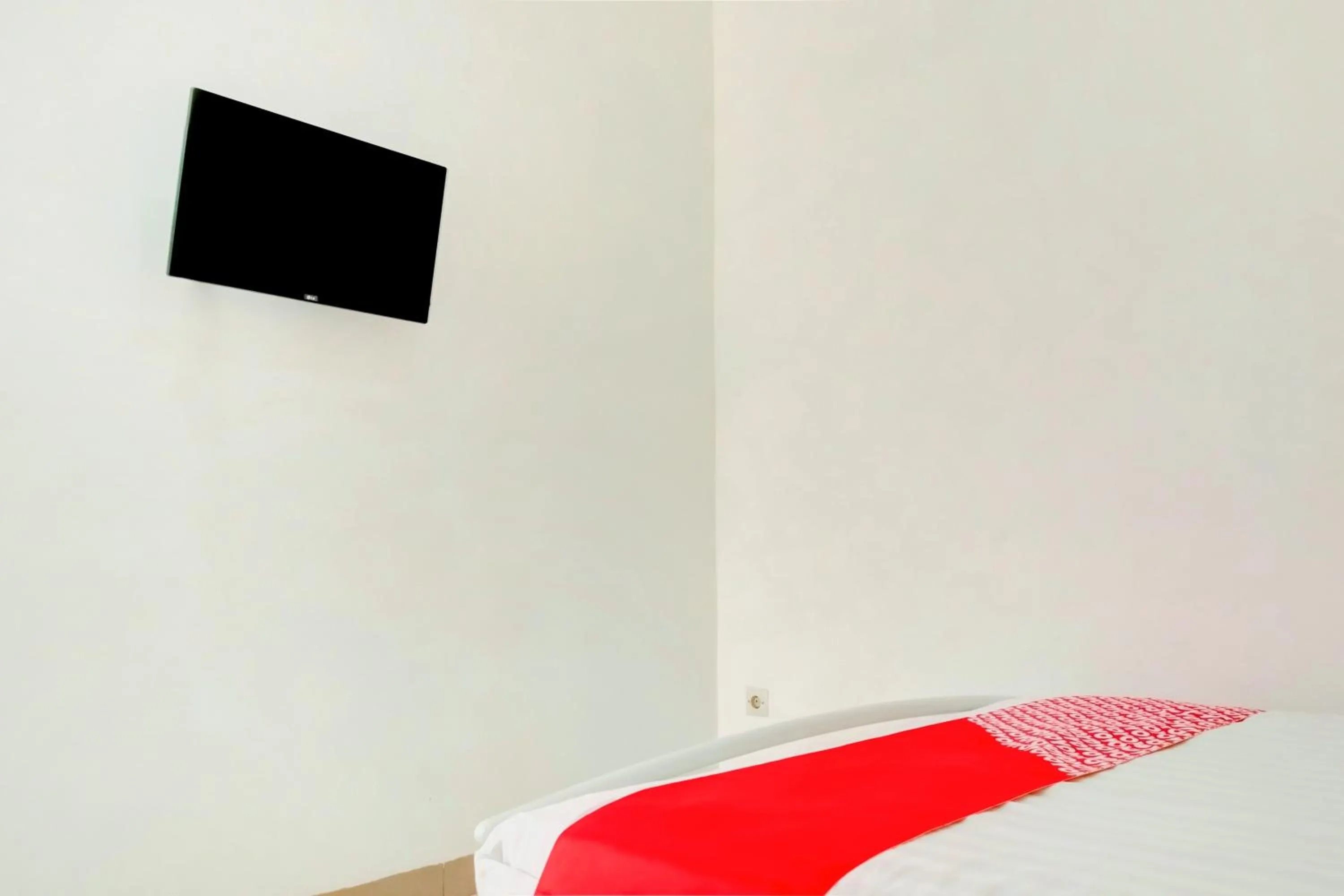 Bedroom in Hotel O Panakkukang Near Mall Panakkukang Formerly Golden White House