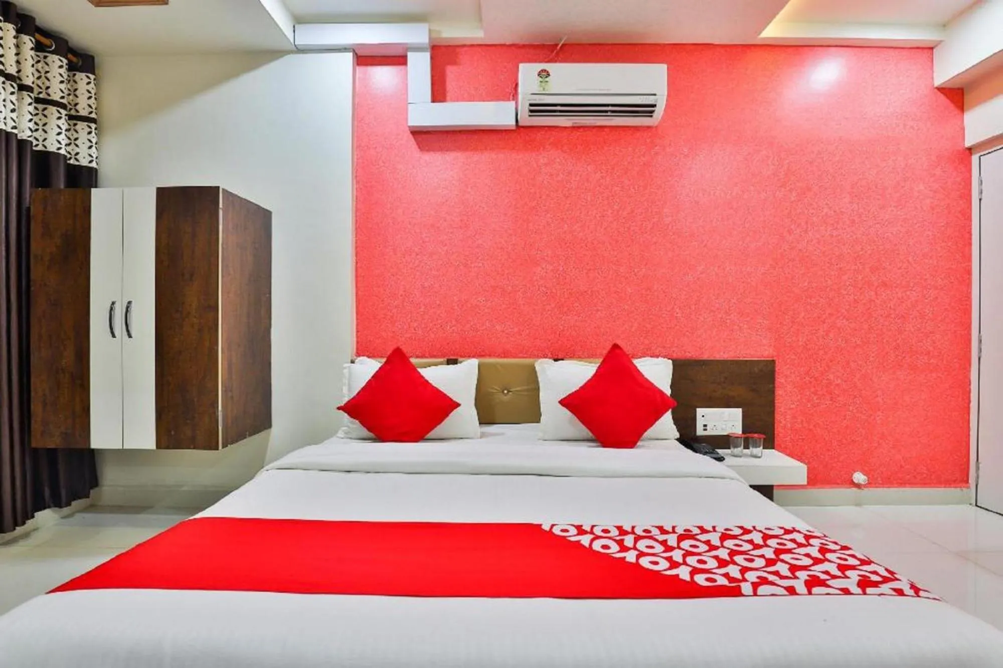 Bedroom, Bed in Hotel Bansidhar-Somnath