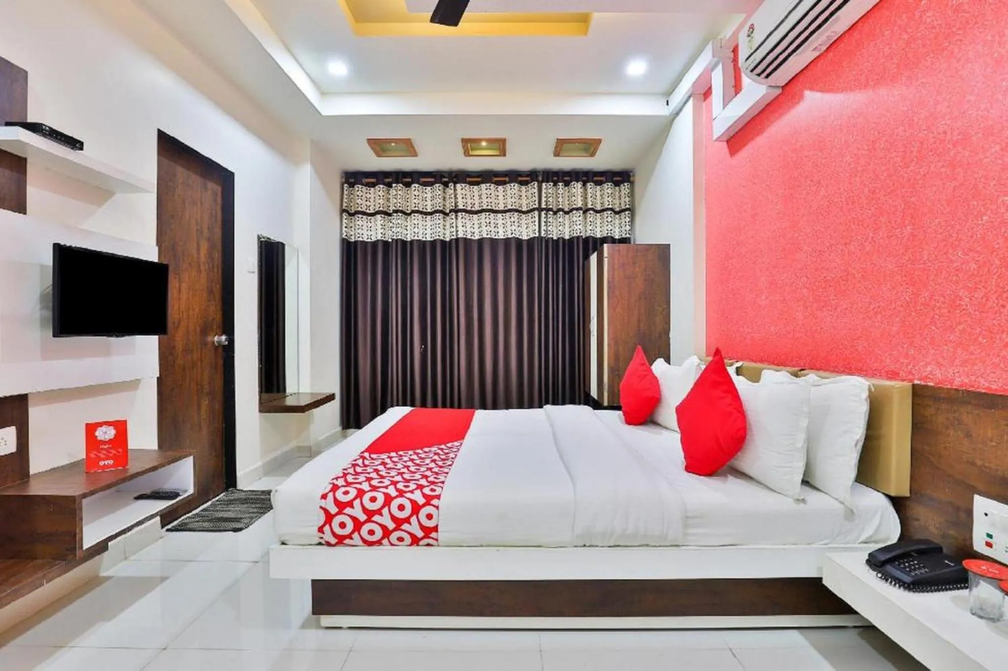 Bedroom, Bed in Hotel Bansidhar-Somnath