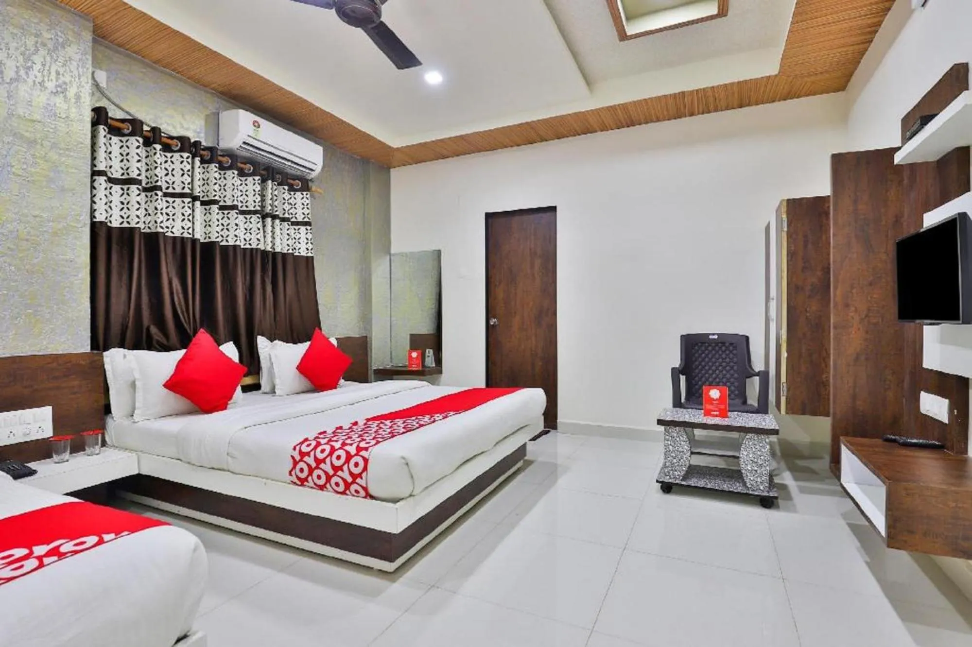 Bedroom, Bed in Hotel Bansidhar-Somnath