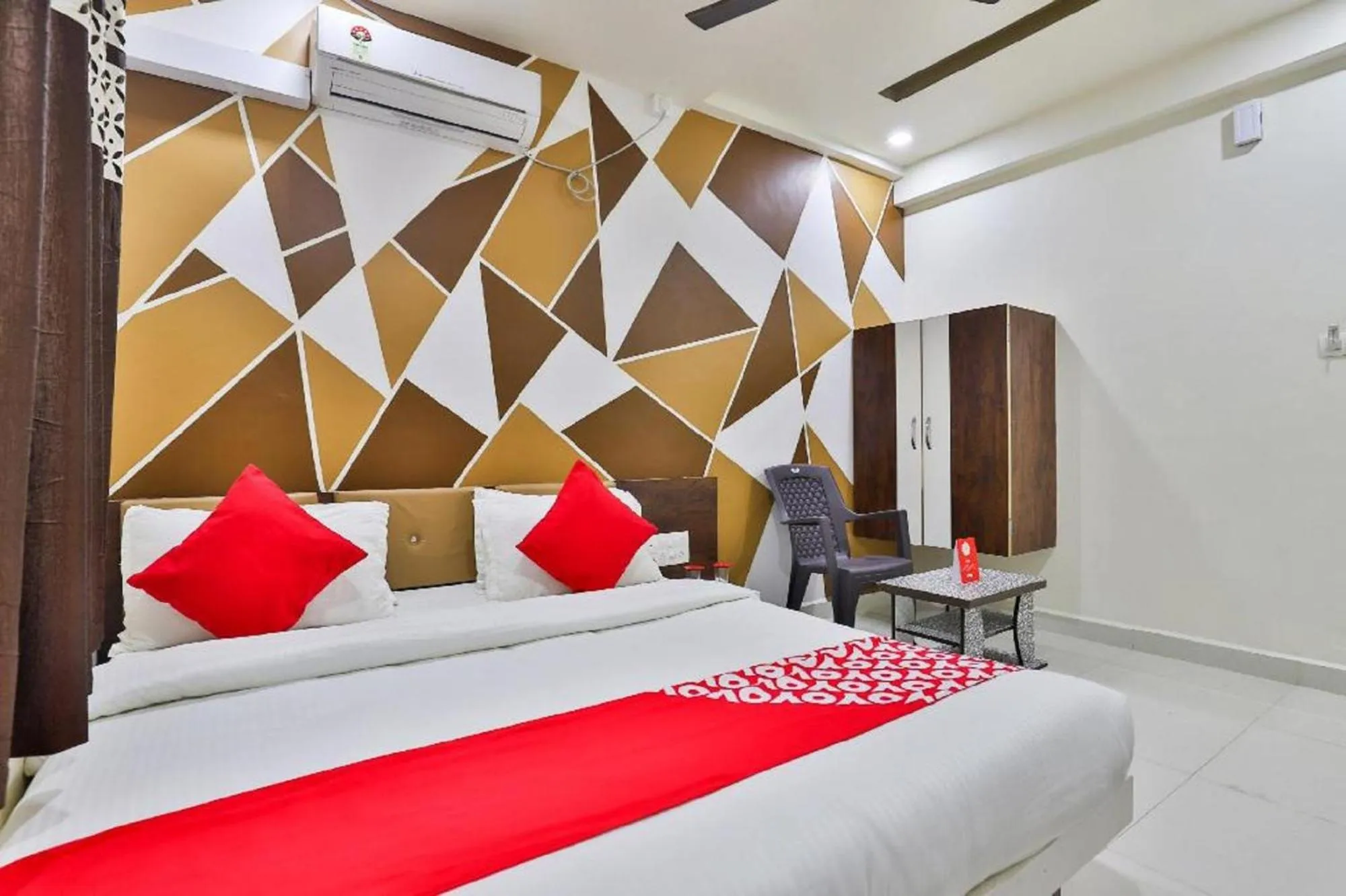 Bed in Hotel Bansidhar-Somnath