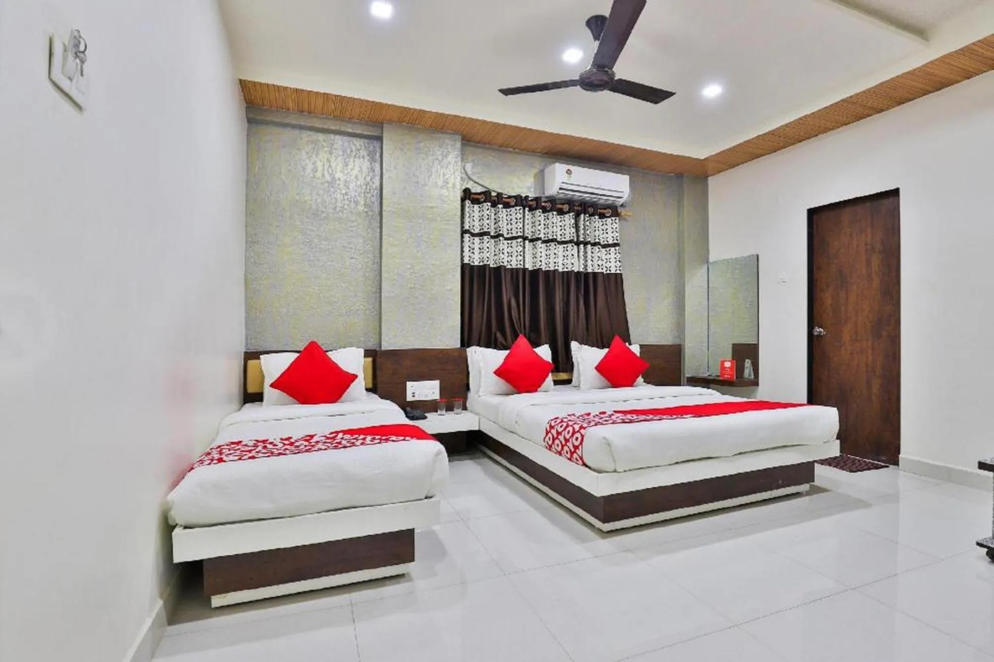 Bedroom, Bed in Hotel Bansidhar-Somnath