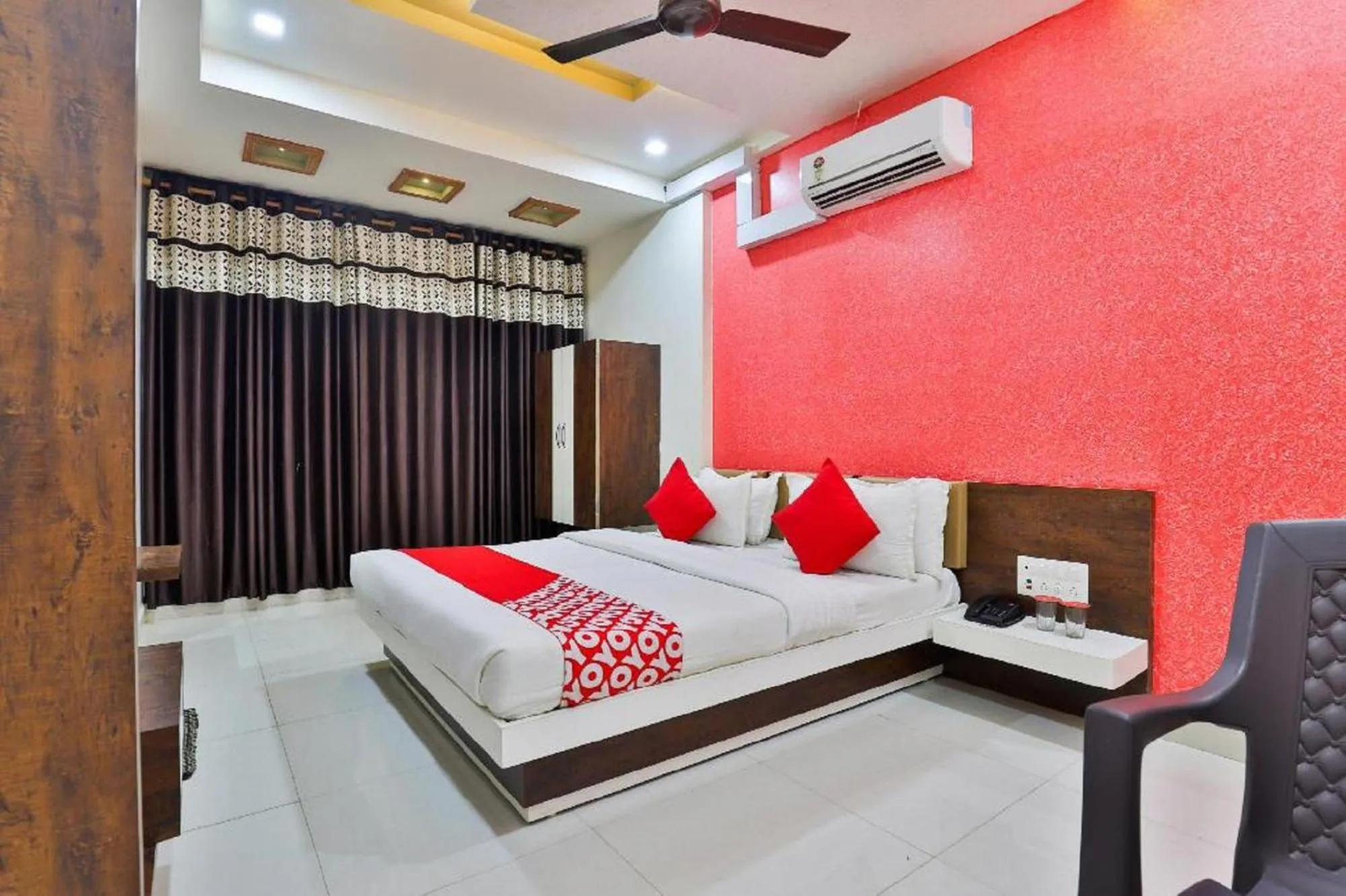 Bedroom, Bed in Hotel Bansidhar-Somnath