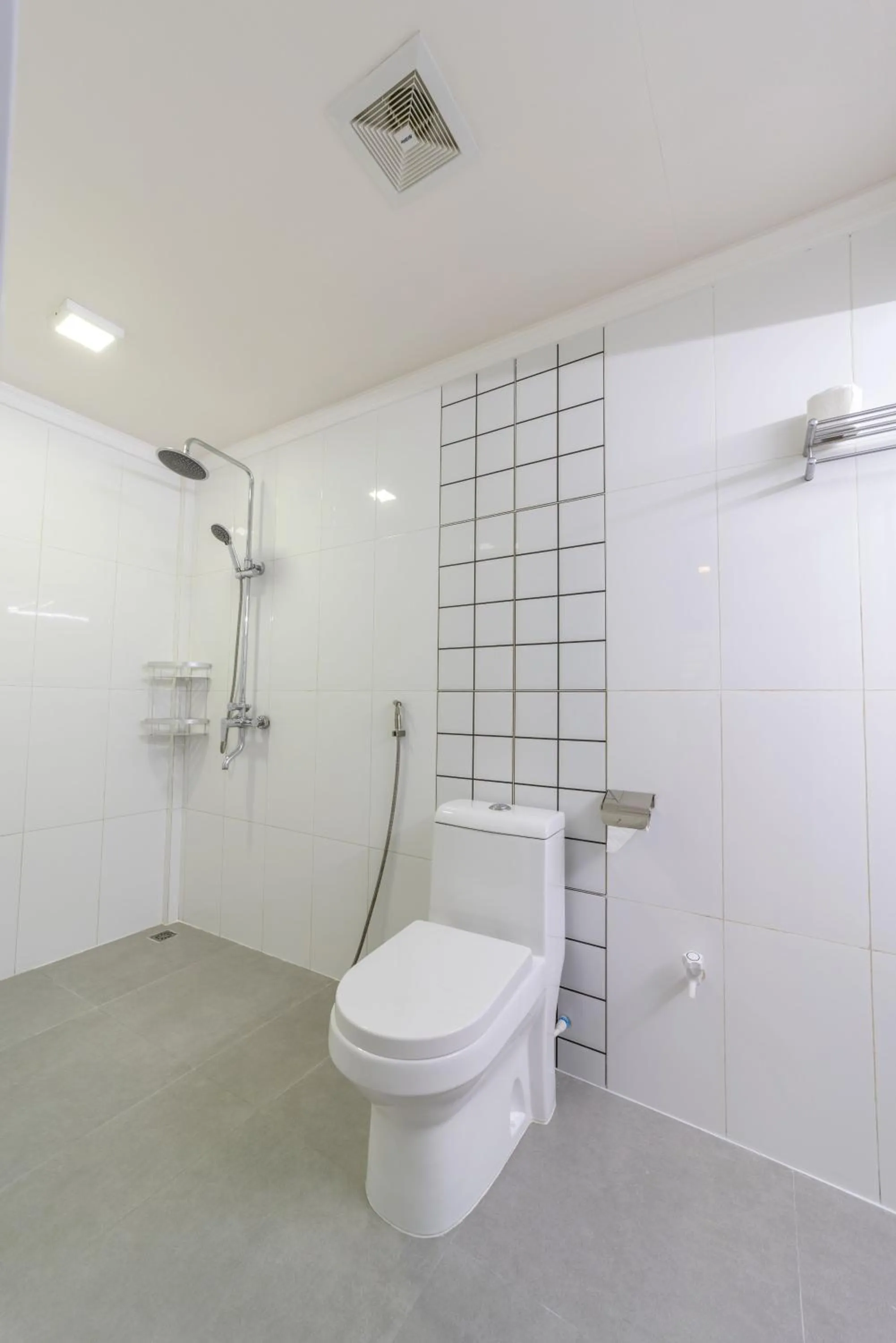 Shower in Kamadhoo Inn