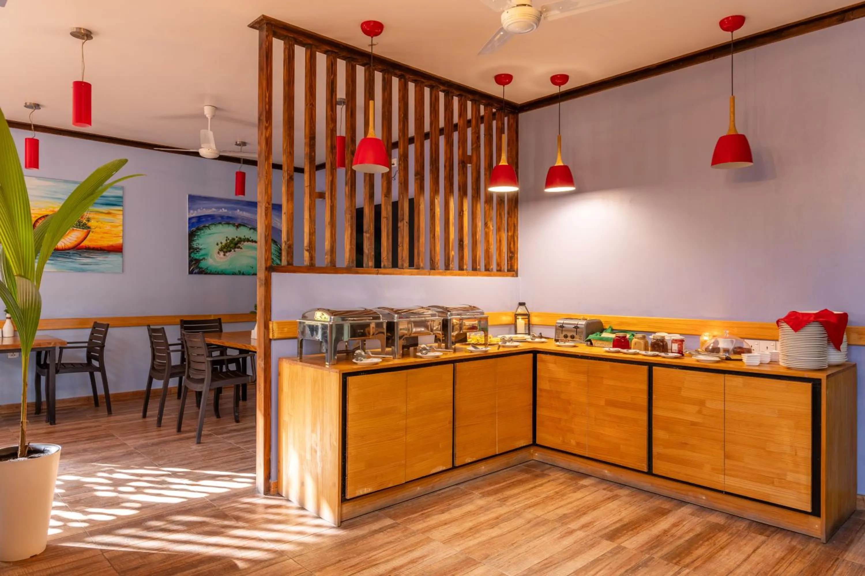 Restaurant/places to eat in Kamadhoo Inn