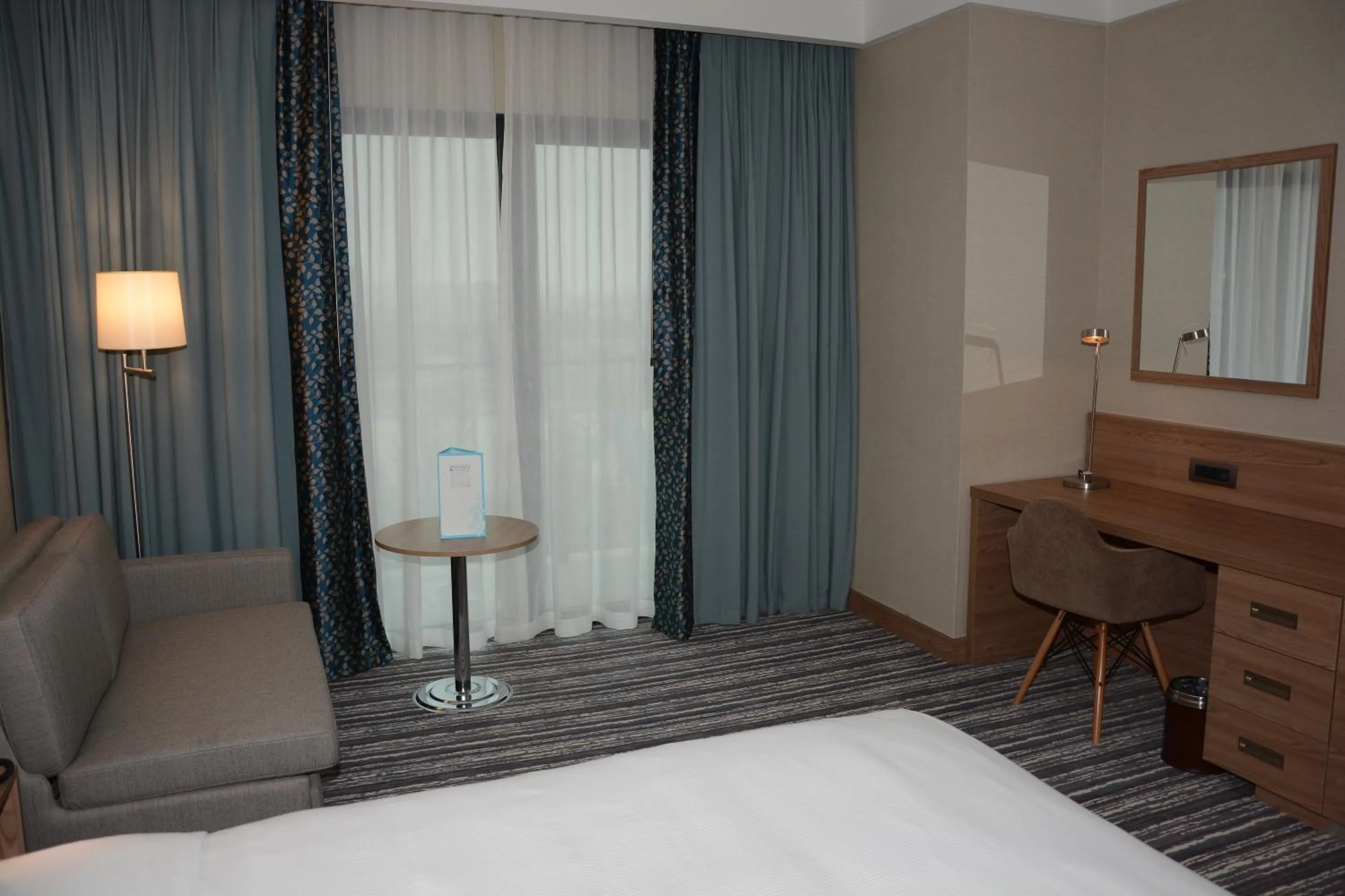 Communal lounge/ TV room in Park Dedeman Adıyaman Hotel