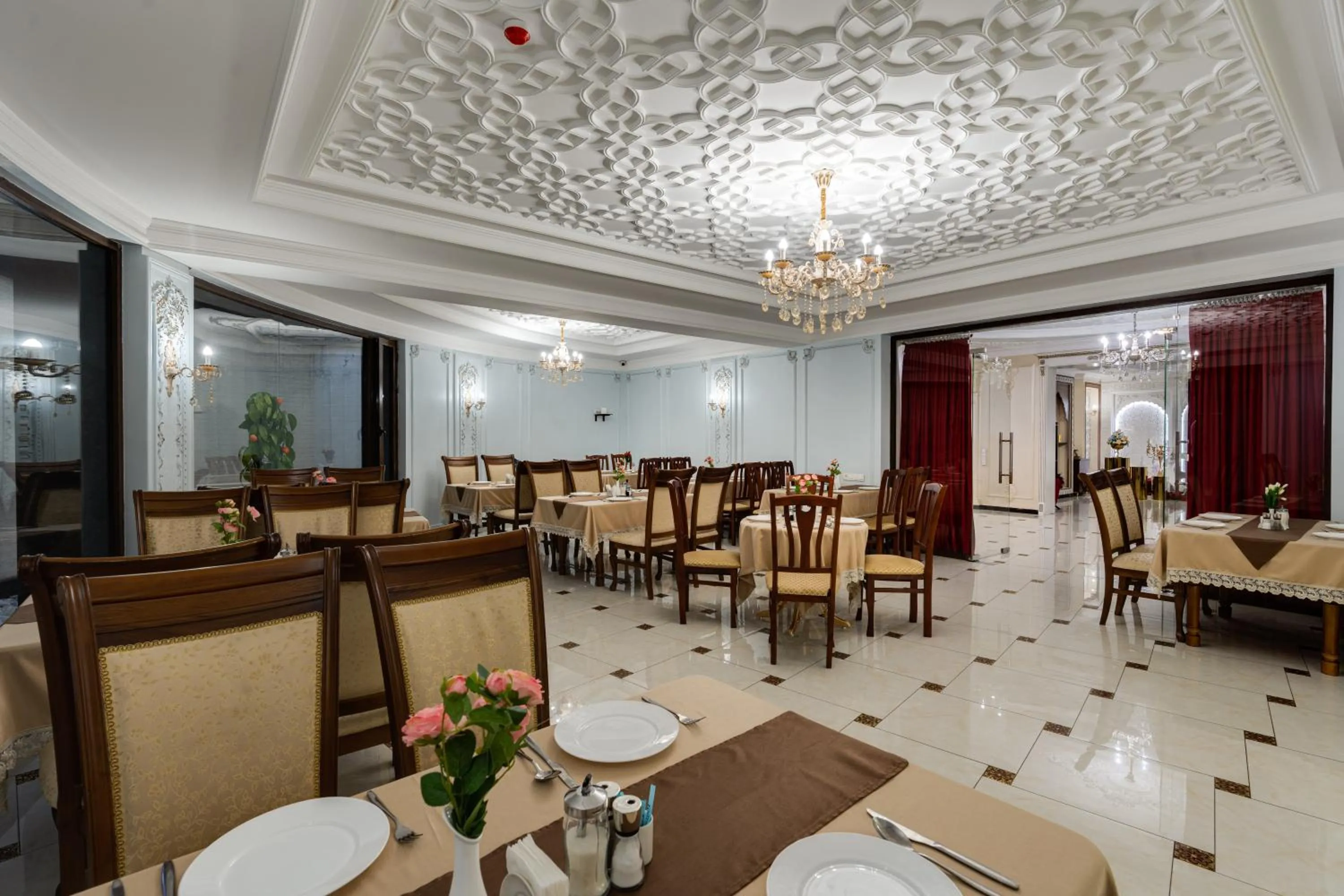 Breakfast in Shoxjahon Hotel - 600 Mbps Internet