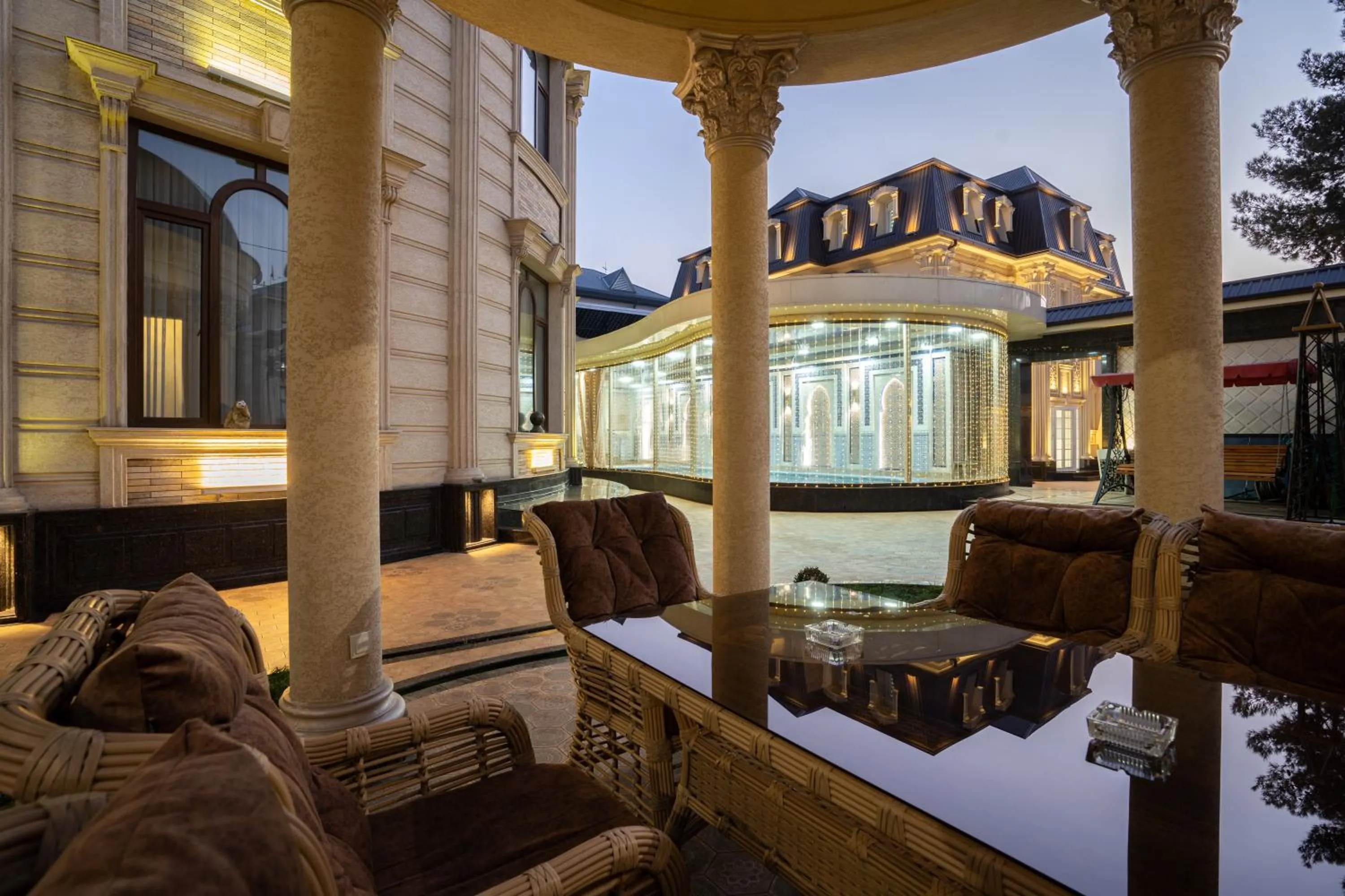 Patio in Shoxjahon Hotel - 600 Mbps Internet