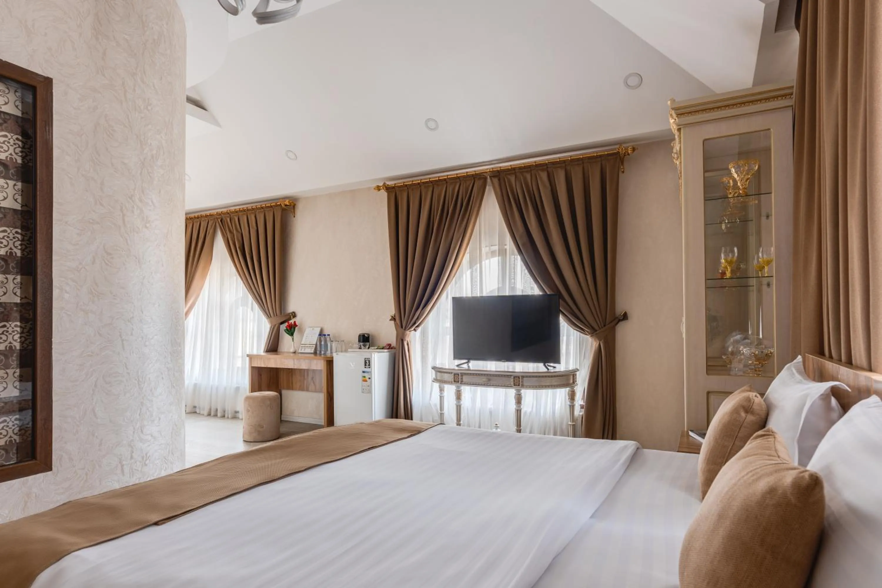 Photo of the whole room, Bed in Shoxjahon Hotel - 600 Mbps Internet