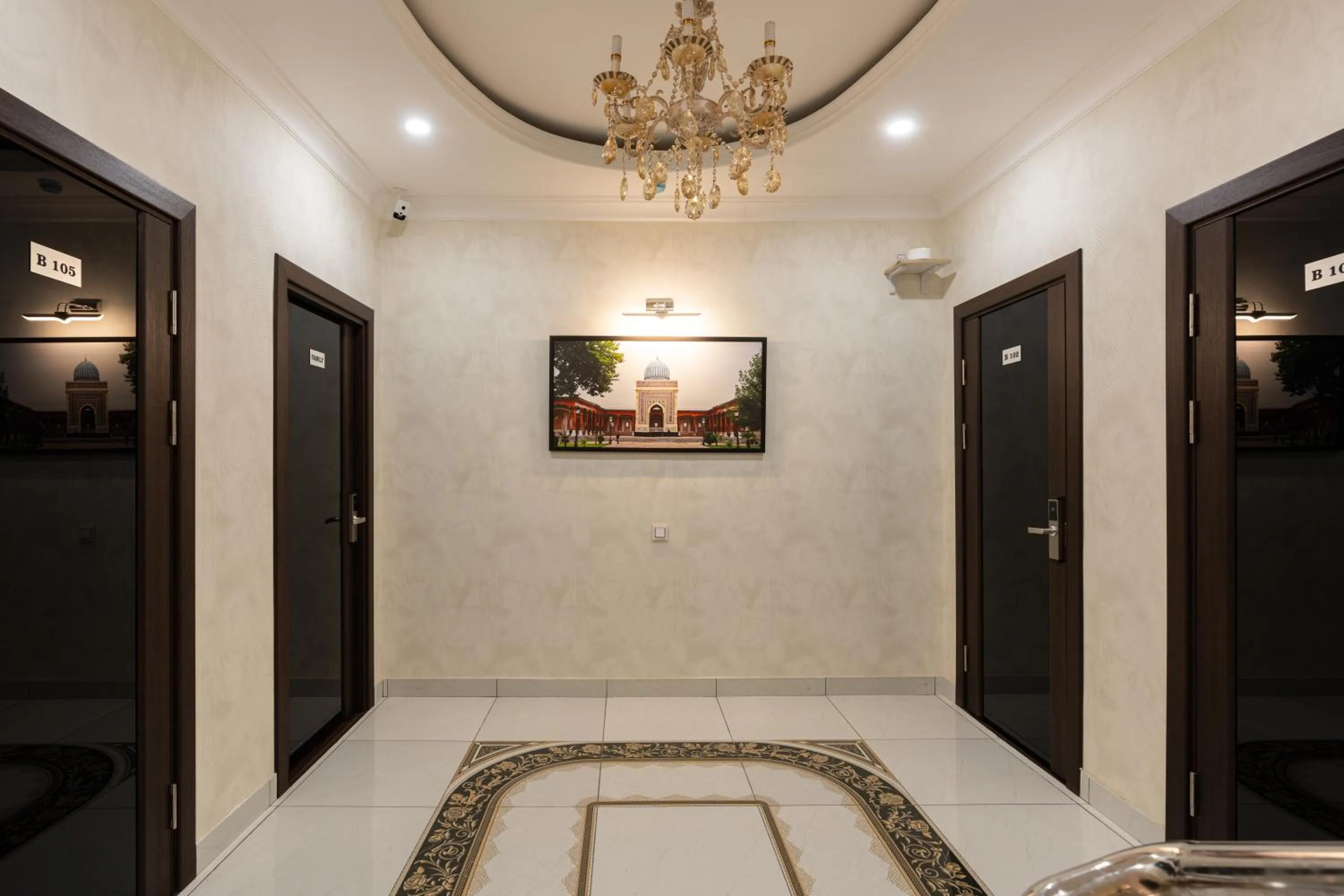 Decorative detail in Shoxjahon Hotel - 600 Mbps Internet