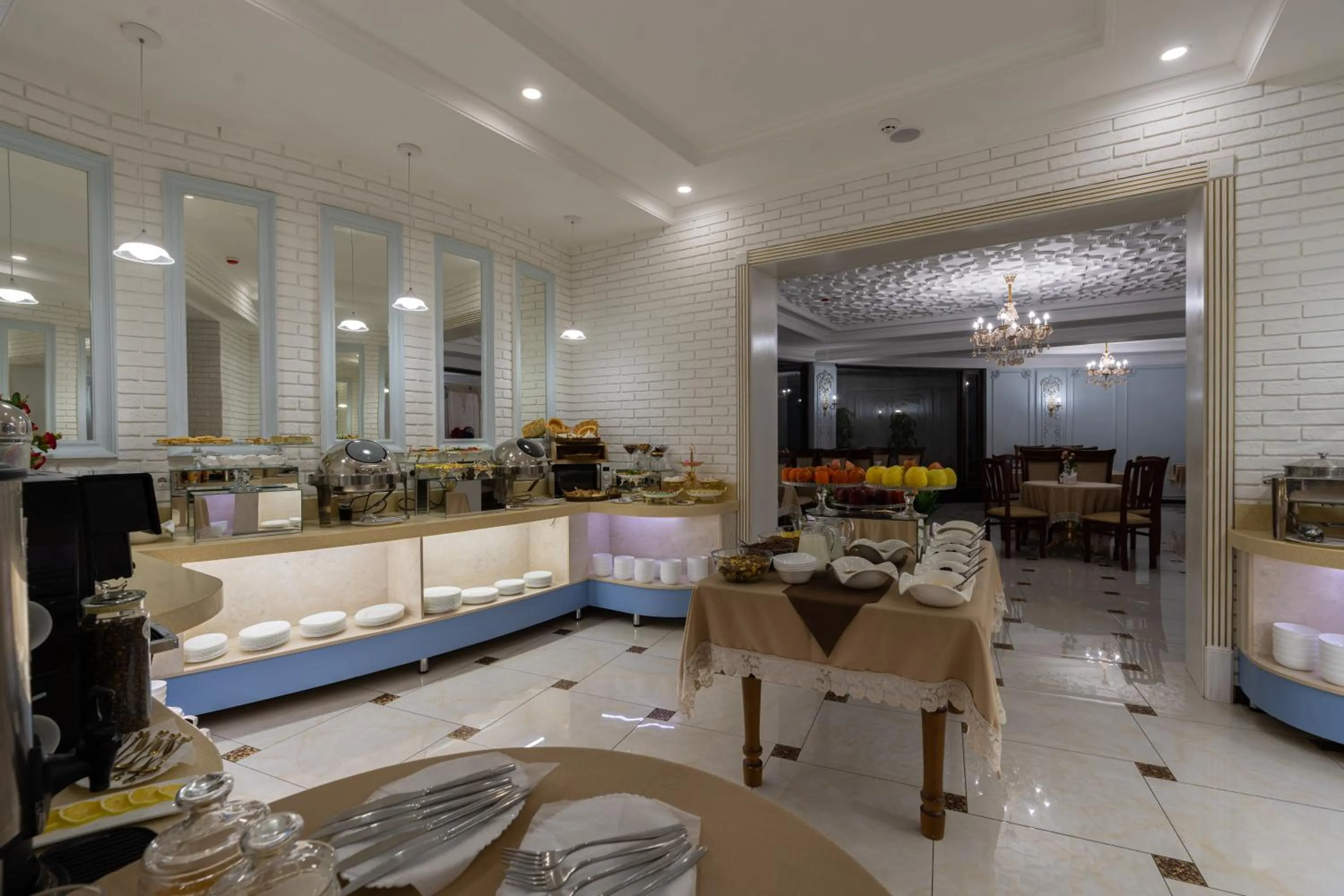 Breakfast in Shoxjahon Hotel - 600 Mbps Internet