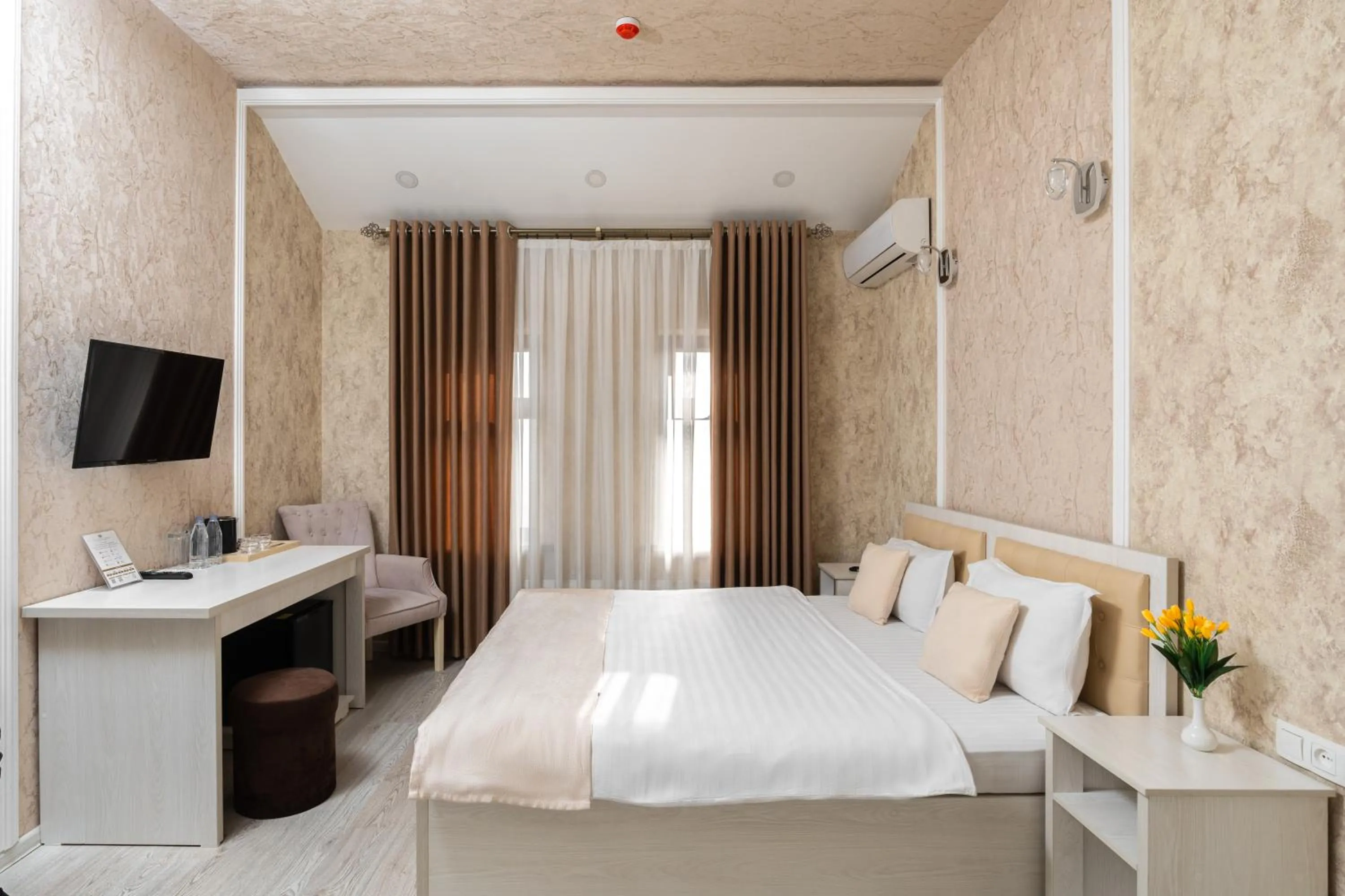 Photo of the whole room, Bed in Shoxjahon Hotel - 600 Mbps Internet