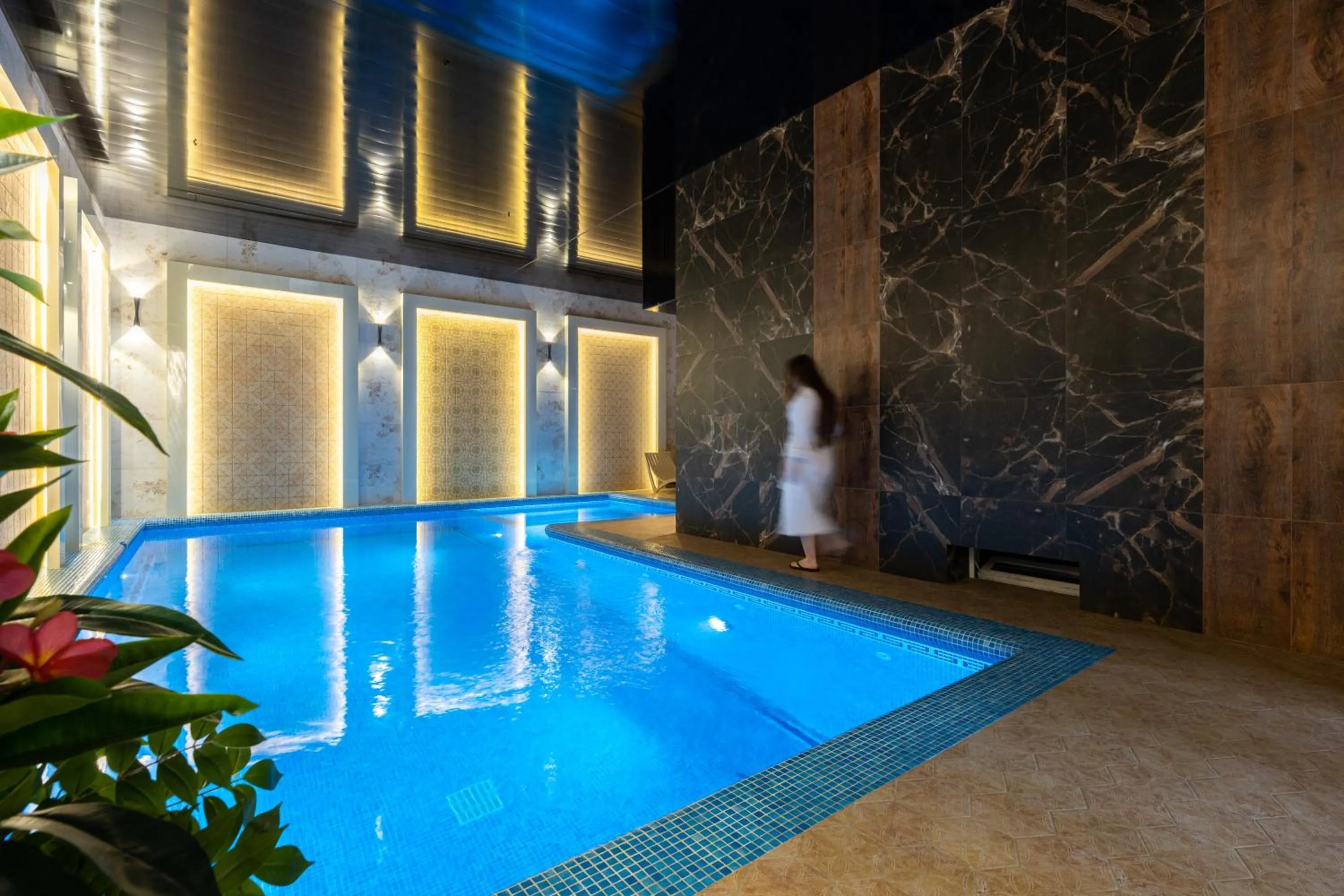 Swimming pool in Shoxjahon Hotel - 600 Mbps Internet