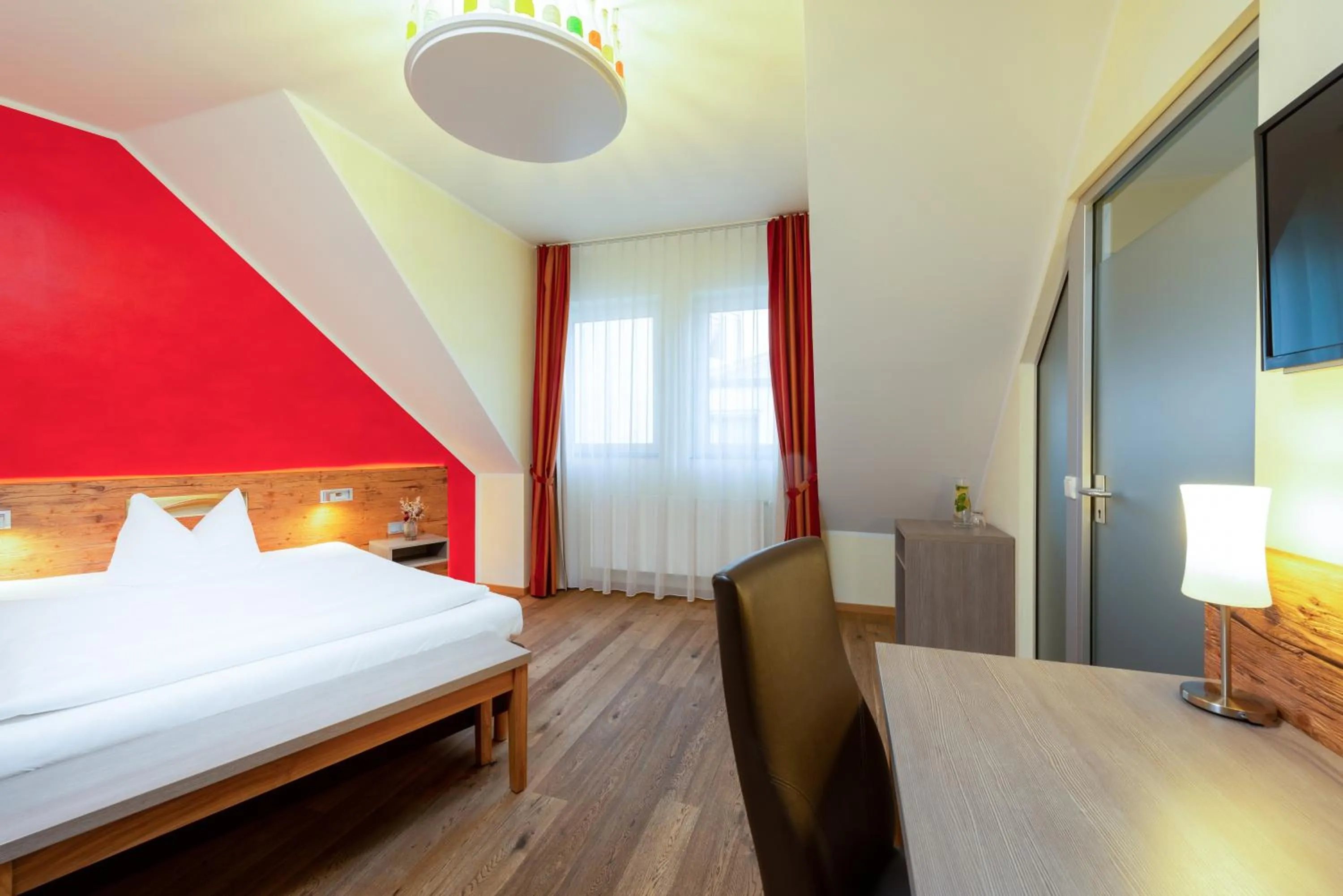 Bed in BEHLs Genusshotel im Brennhaus