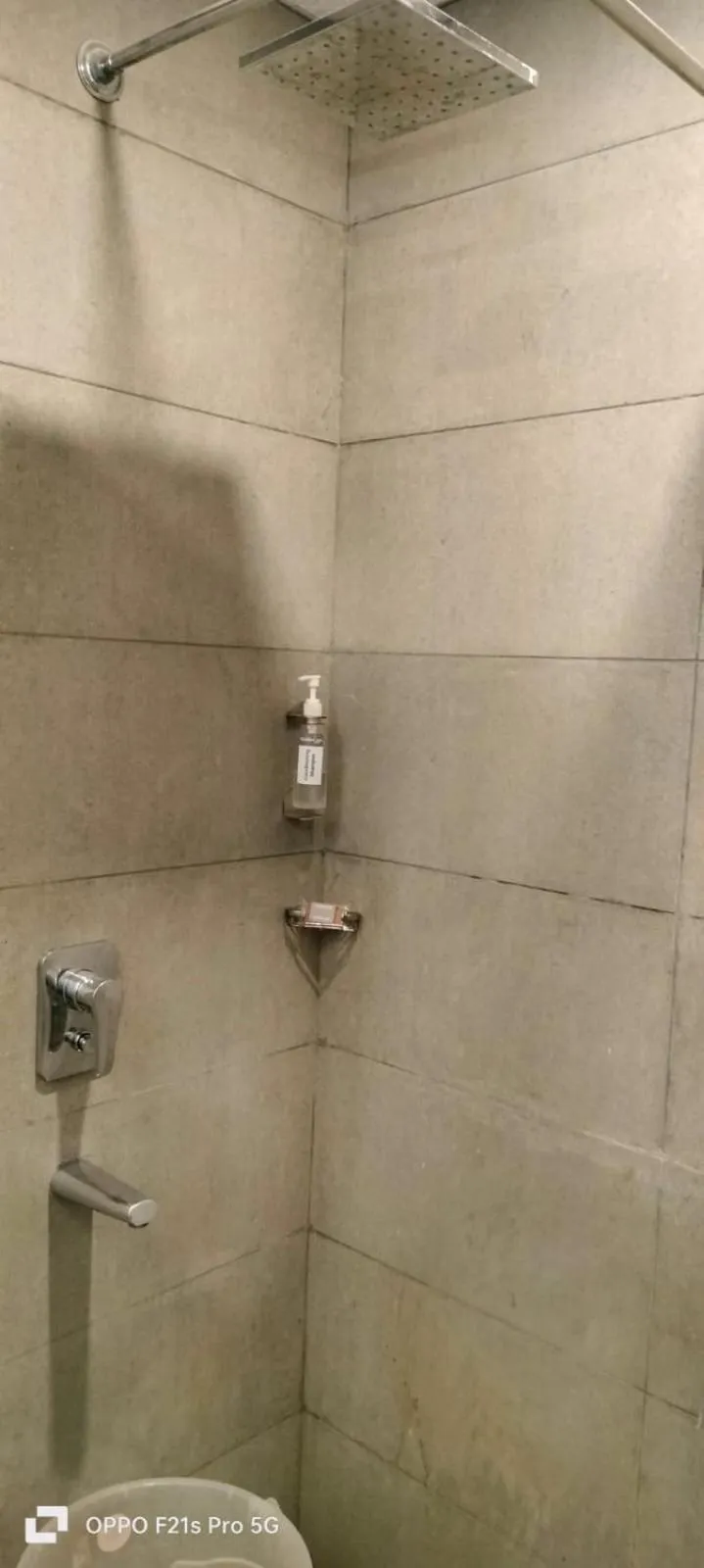 Bathroom in GoldenKeys Inn